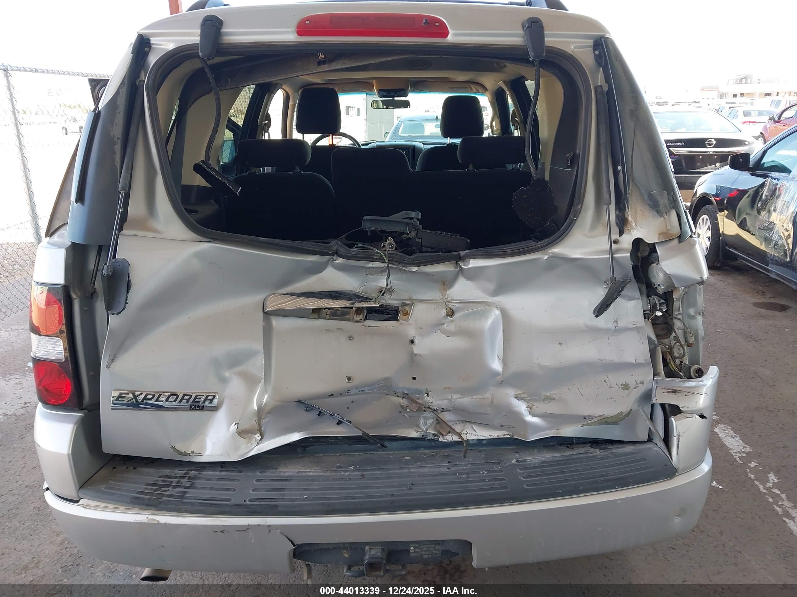 FORD EXPLORER image 6
