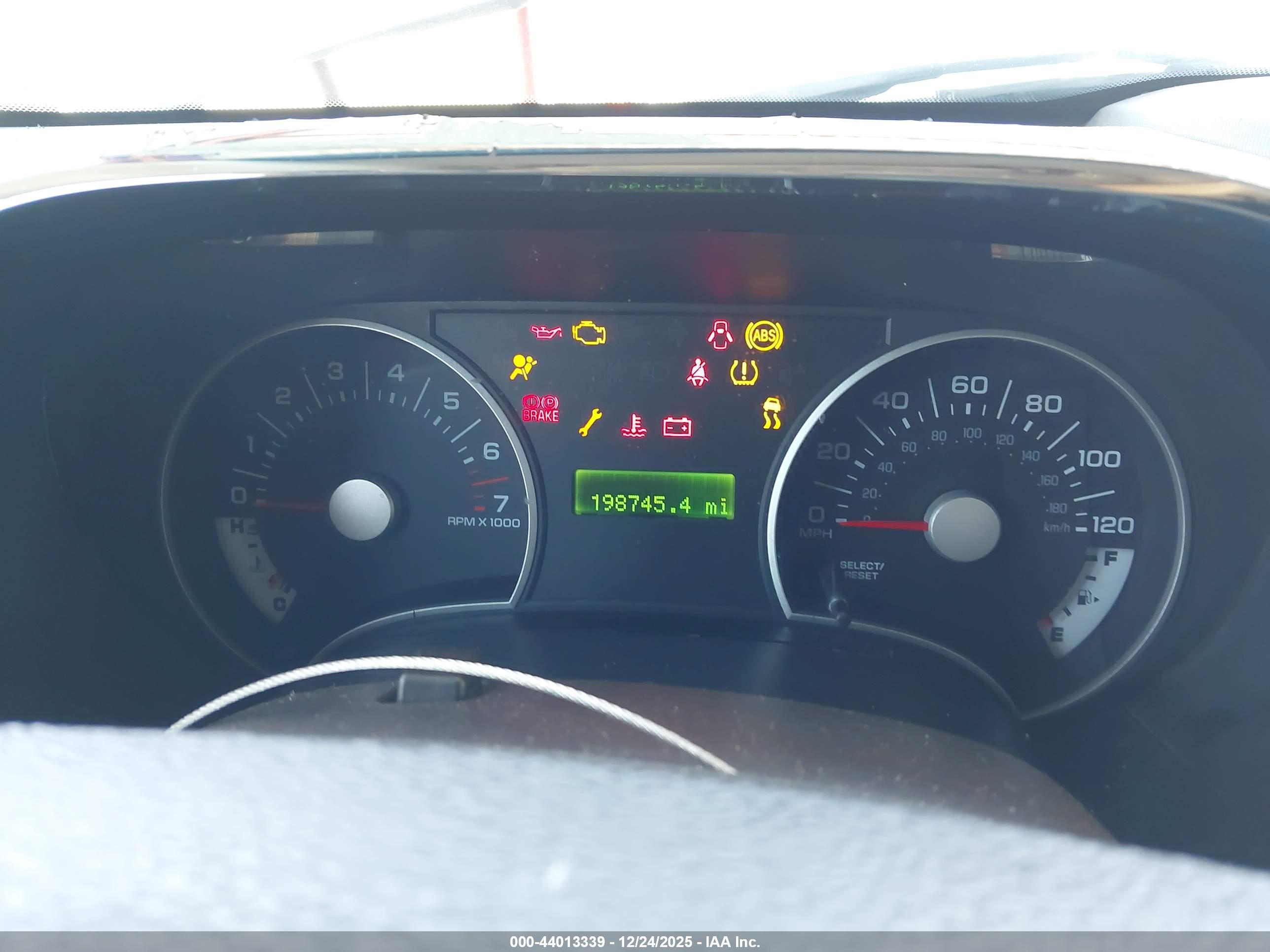 FORD EXPLORER image 7