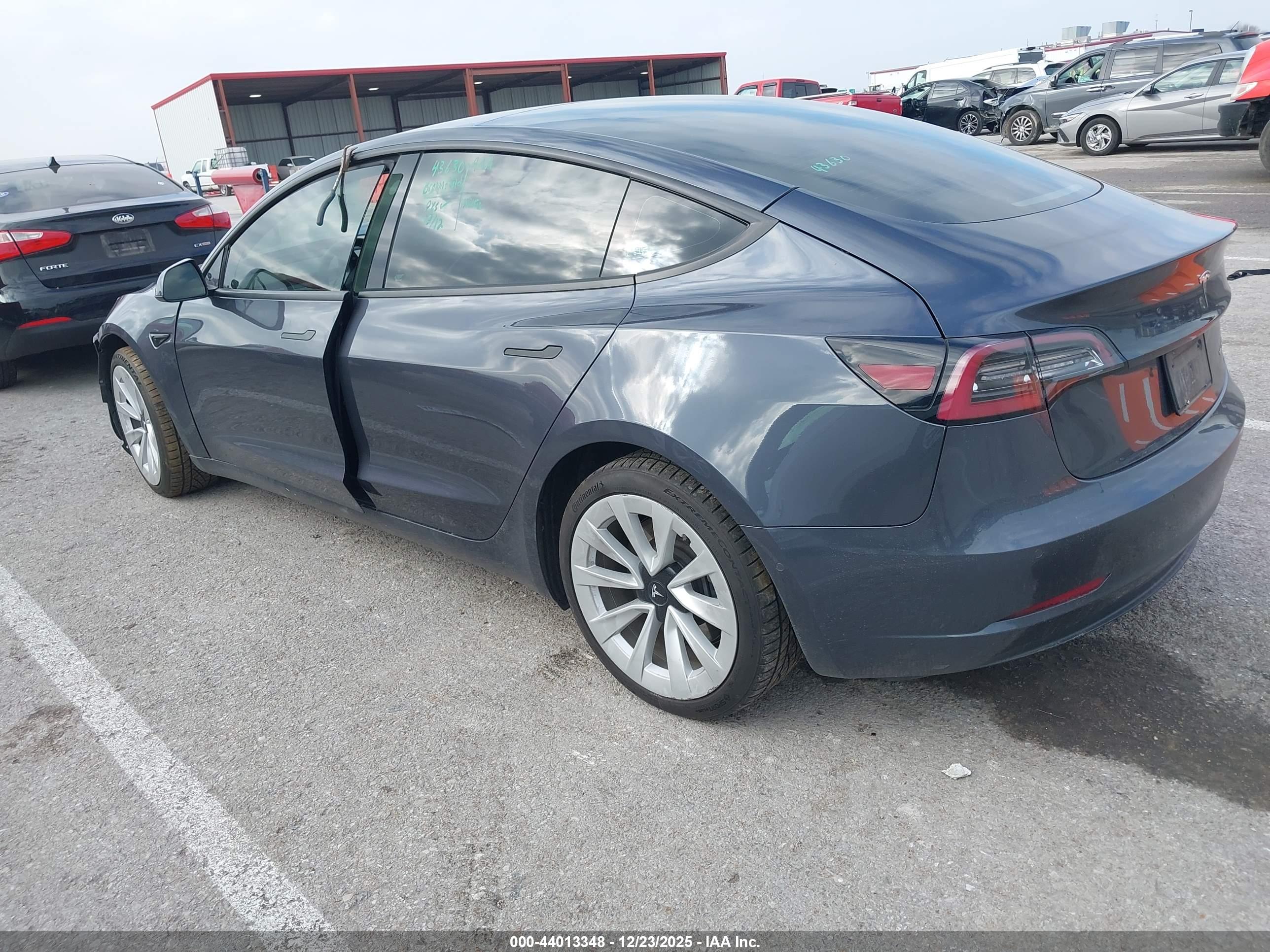TESLA MODEL image 3