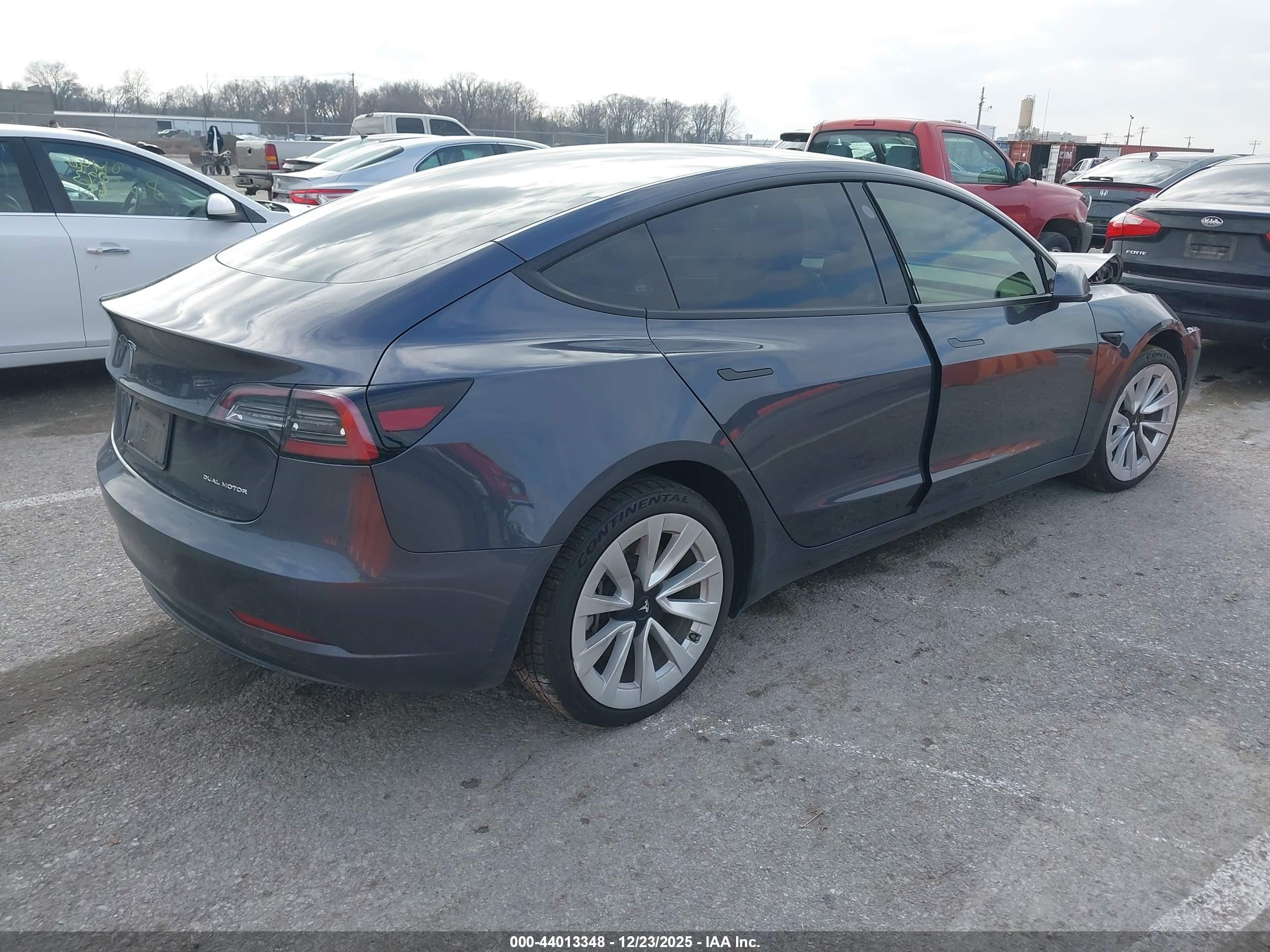 TESLA MODEL image 4