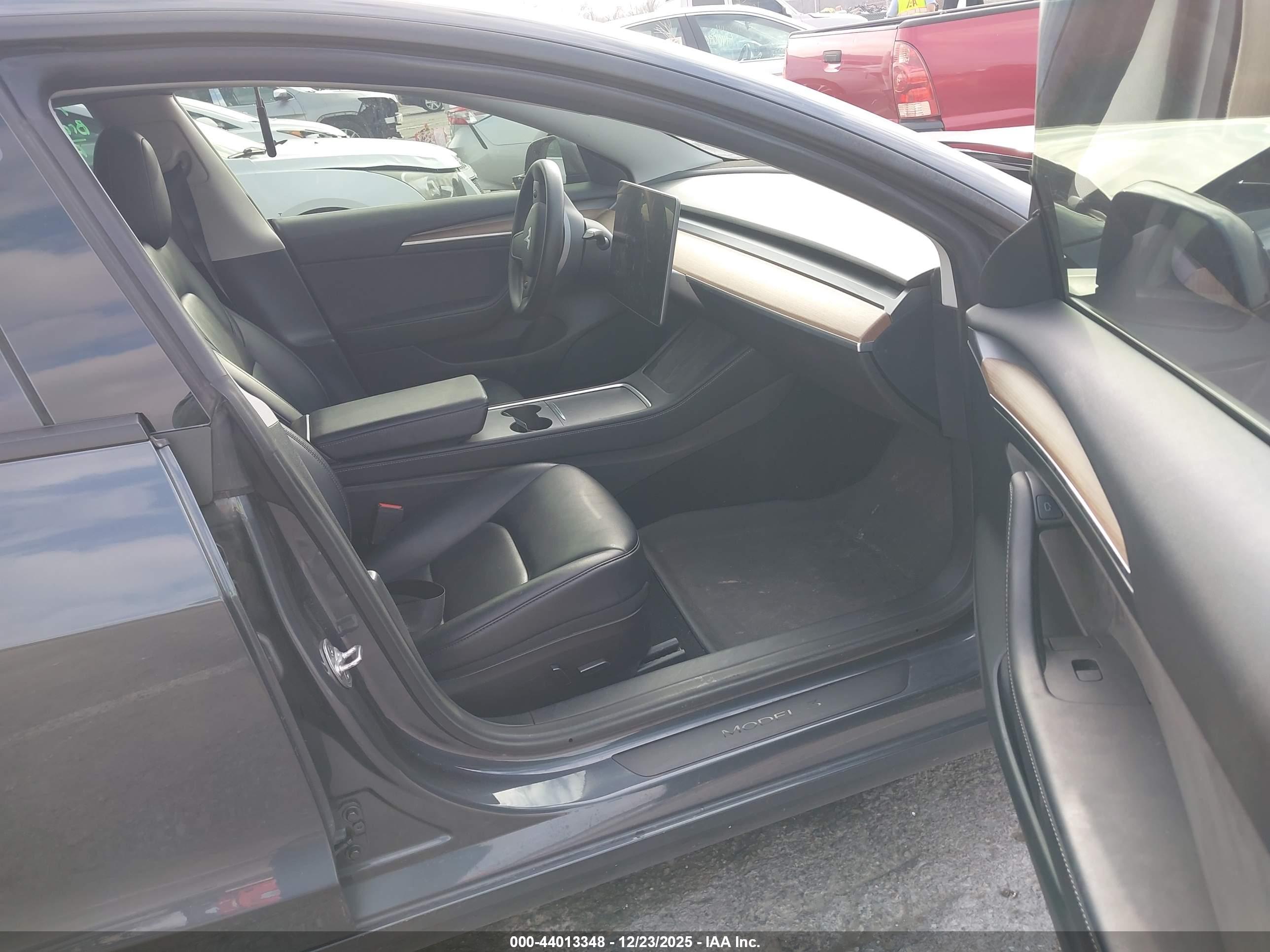 TESLA MODEL image 5
