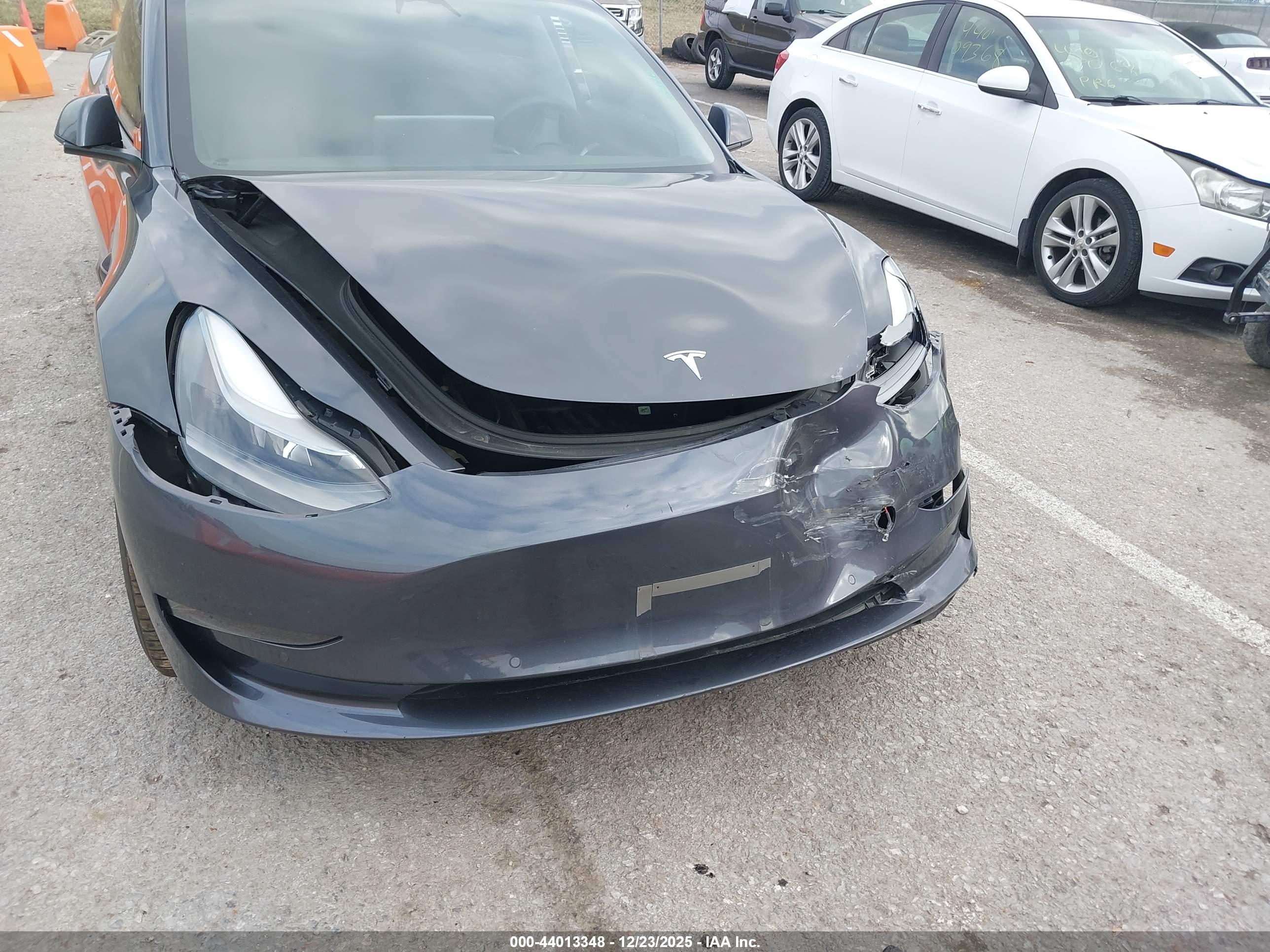 TESLA MODEL image 6