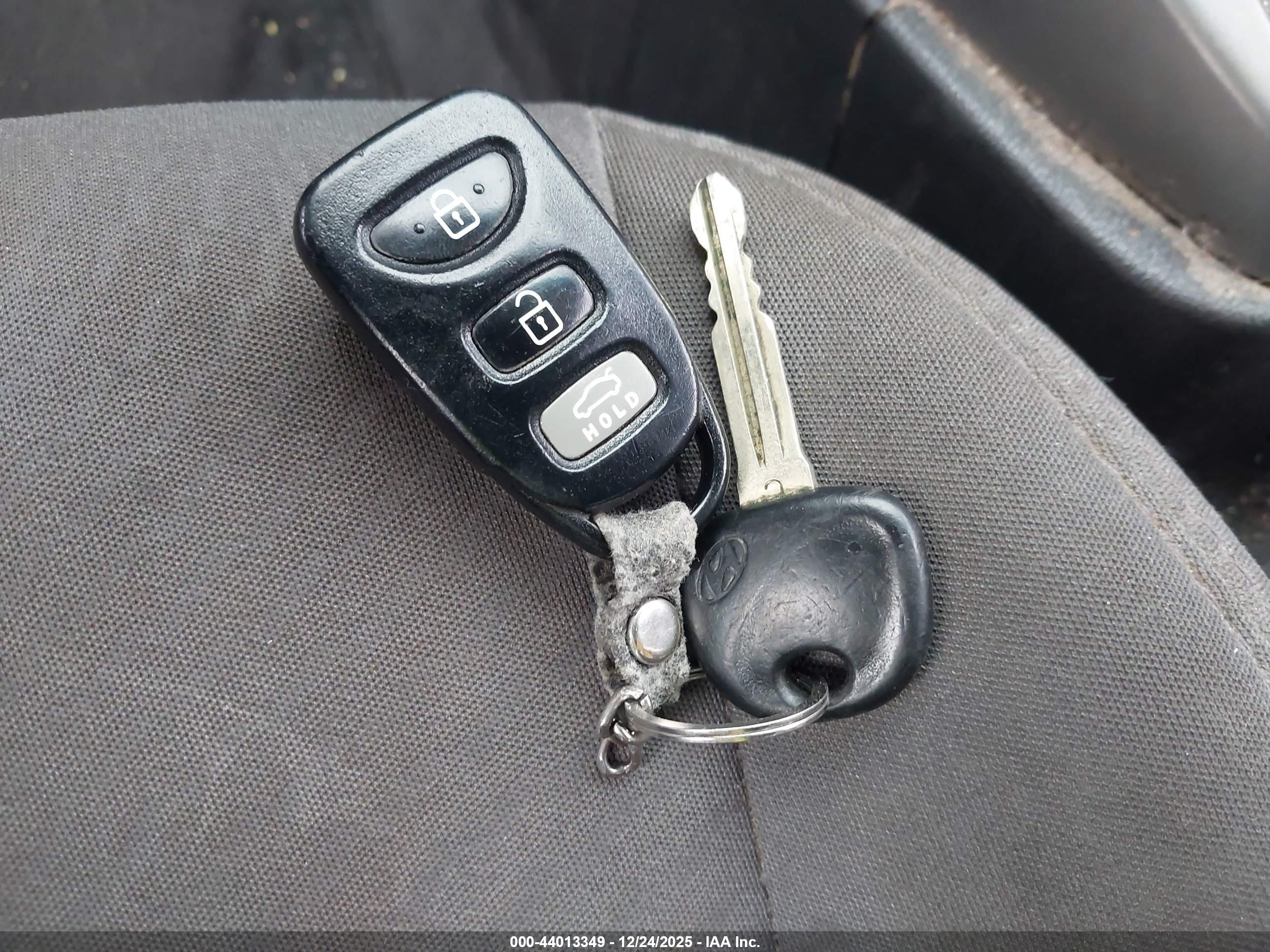 HYUNDAI ELANTRA image 11