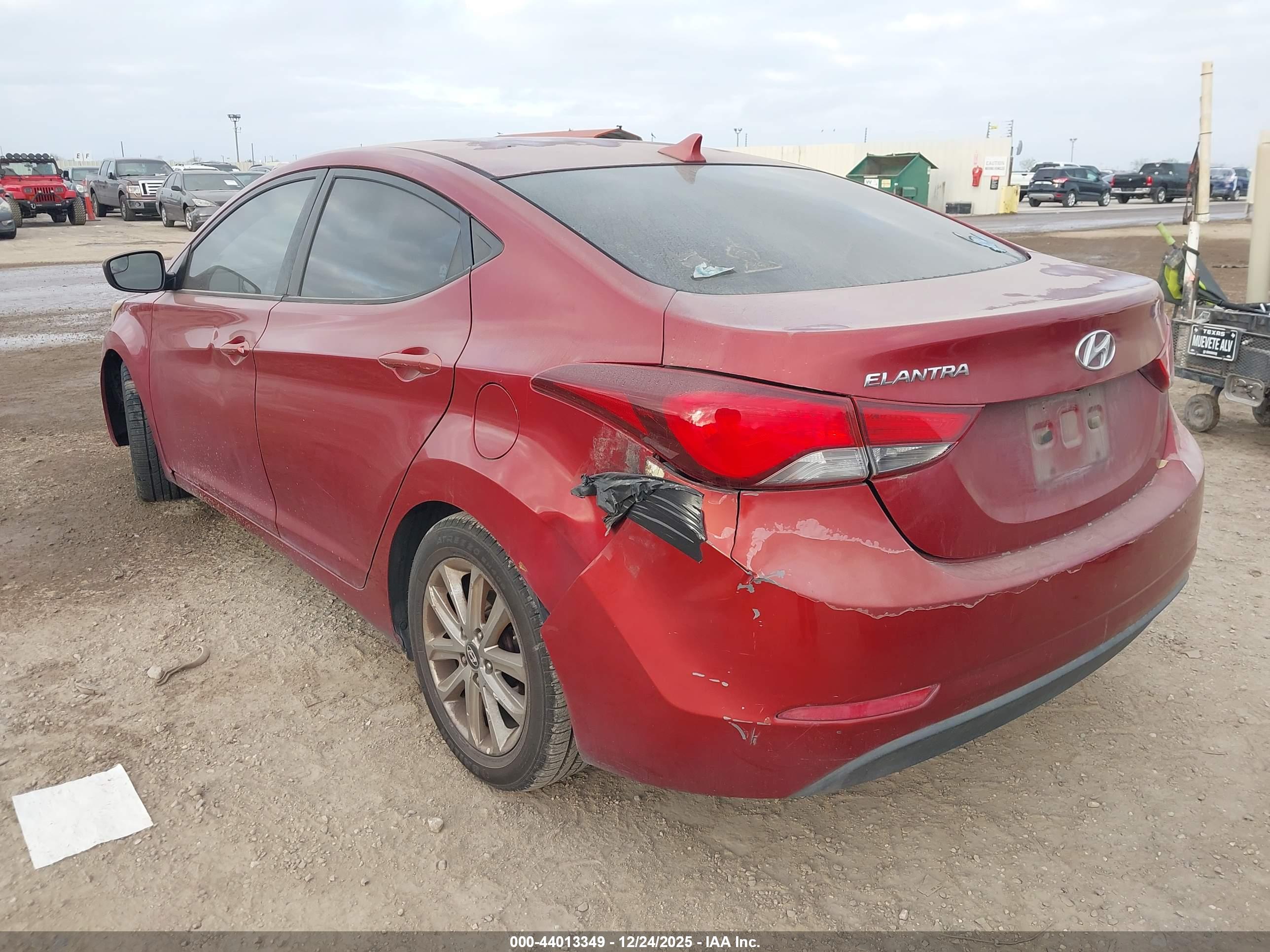 HYUNDAI ELANTRA image 3