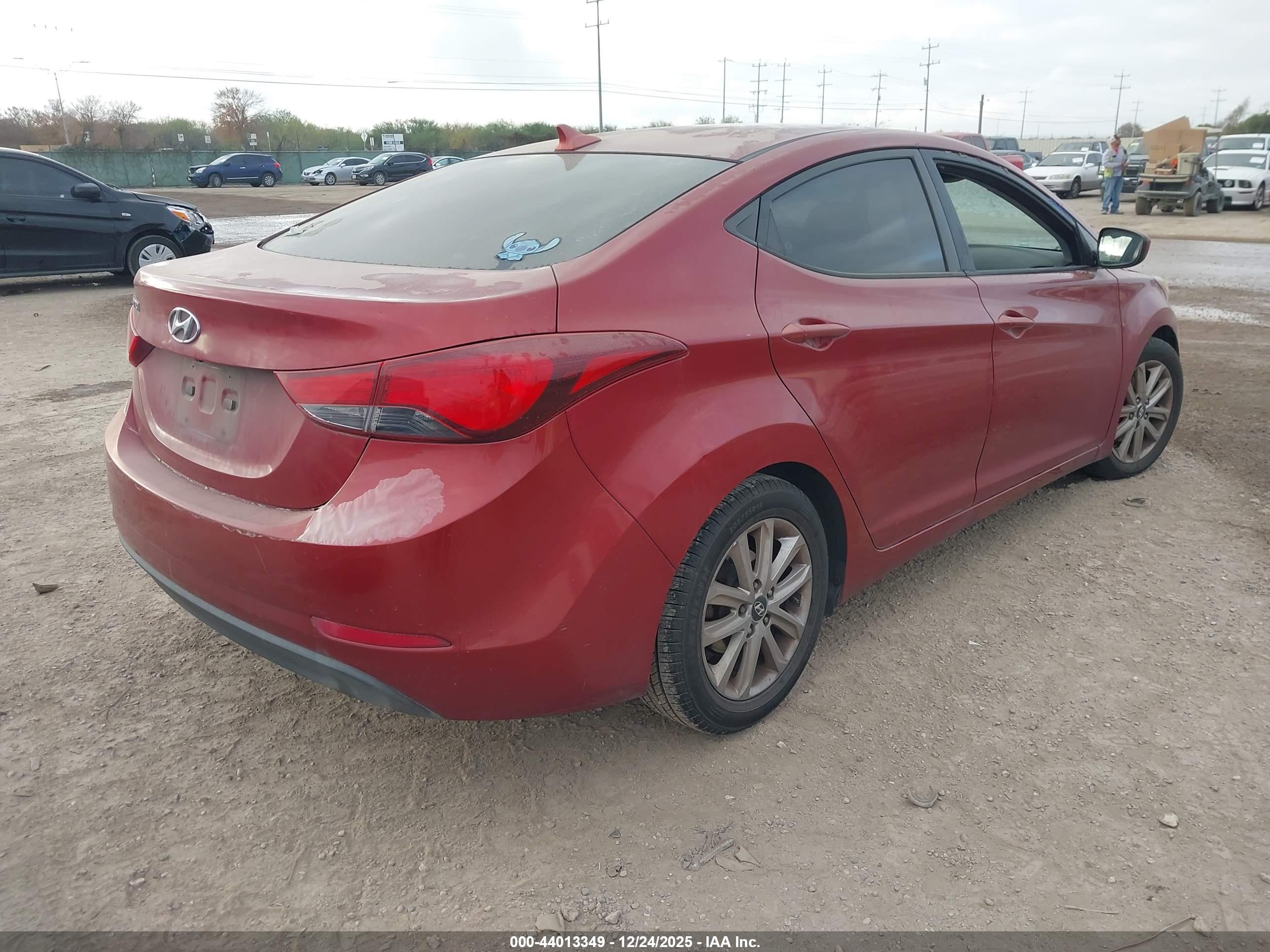 HYUNDAI ELANTRA image 4