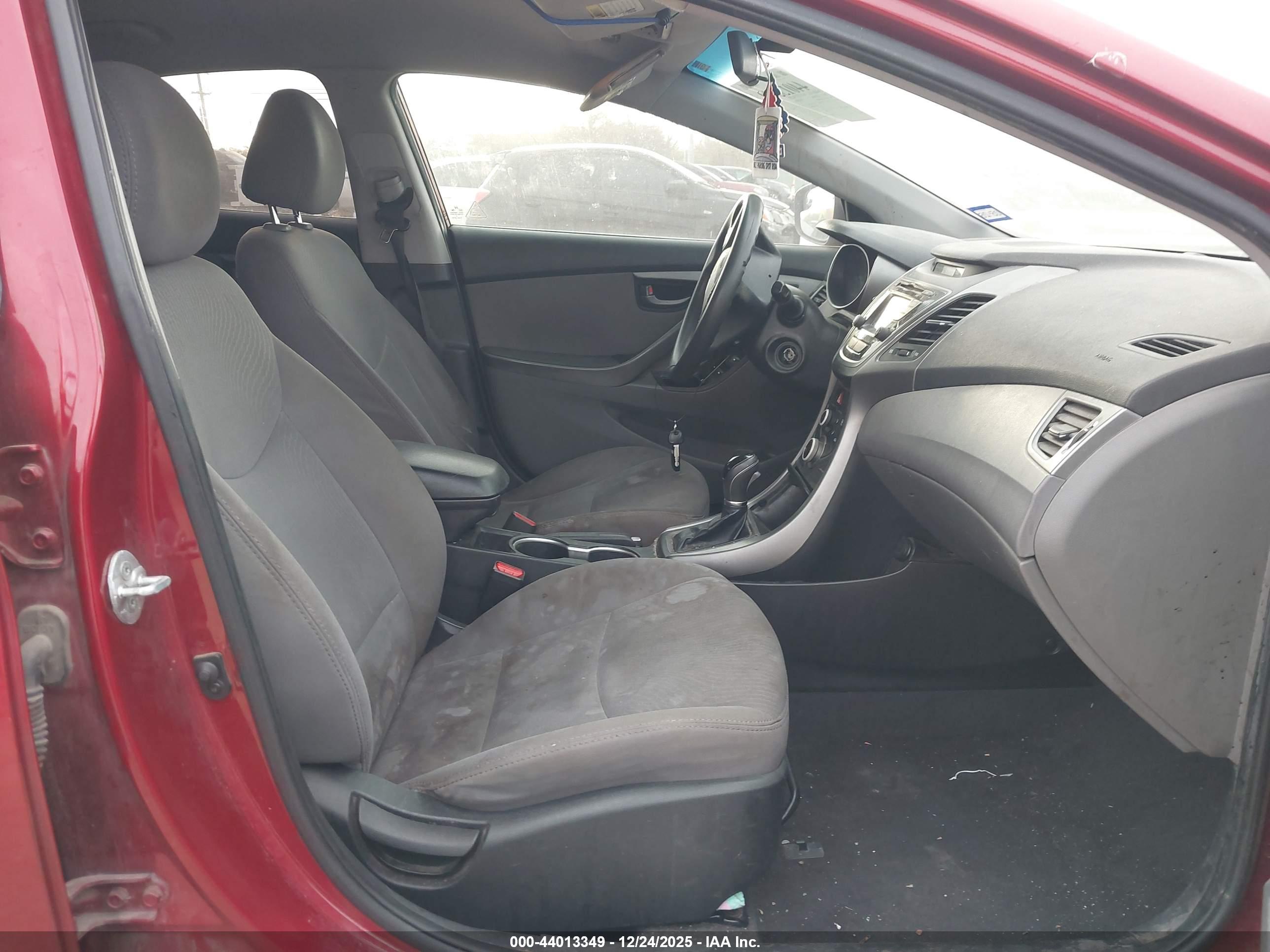 HYUNDAI ELANTRA image 5