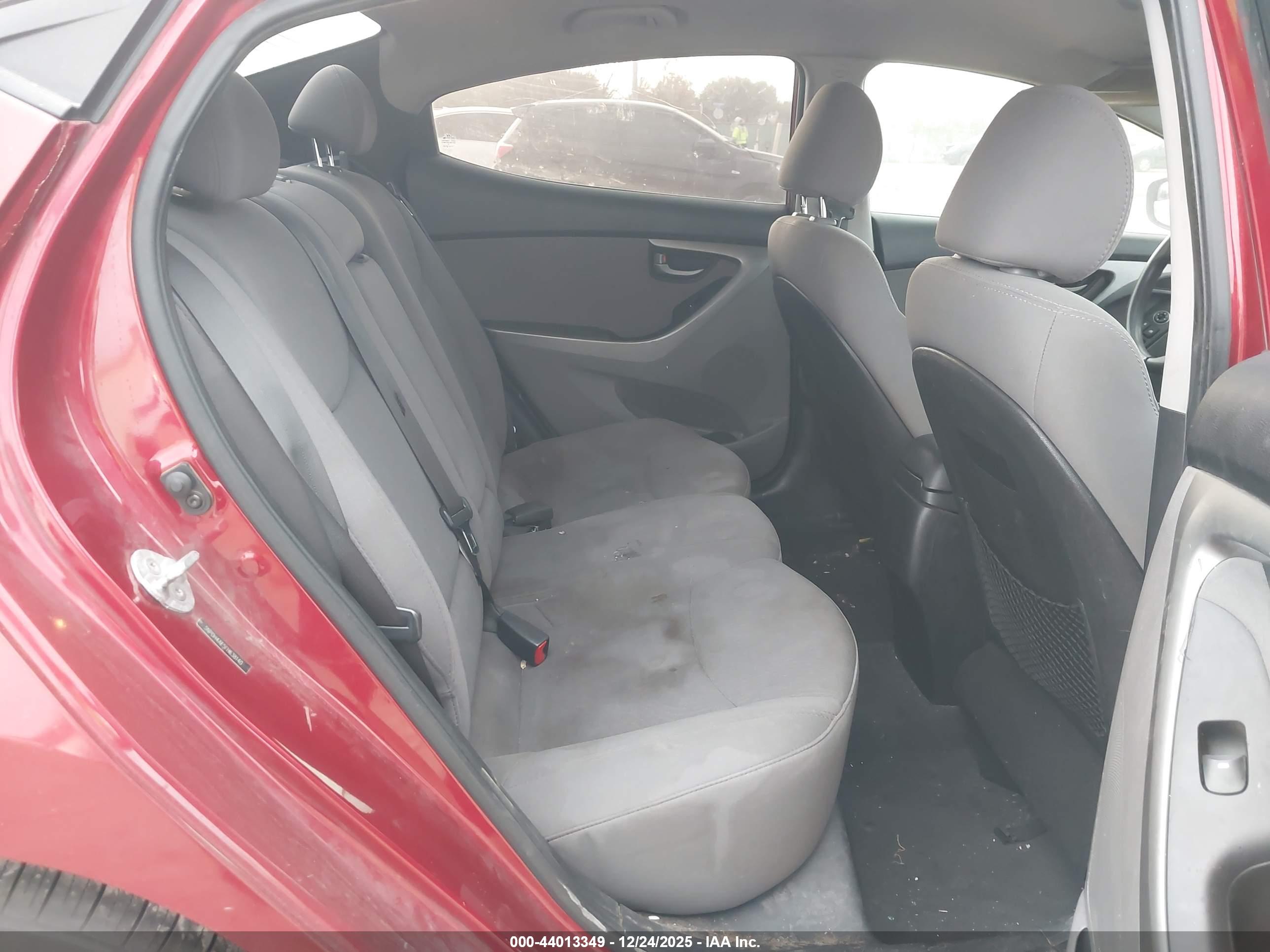 HYUNDAI ELANTRA image 8