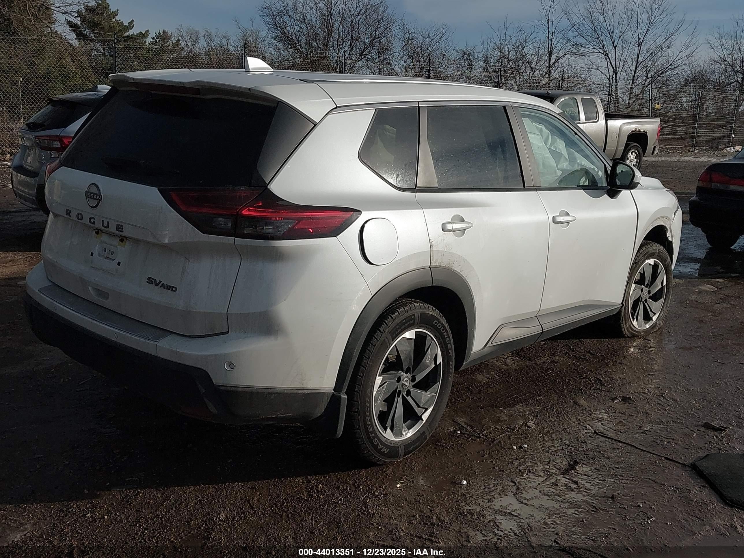 NISSAN ROGUE image 4