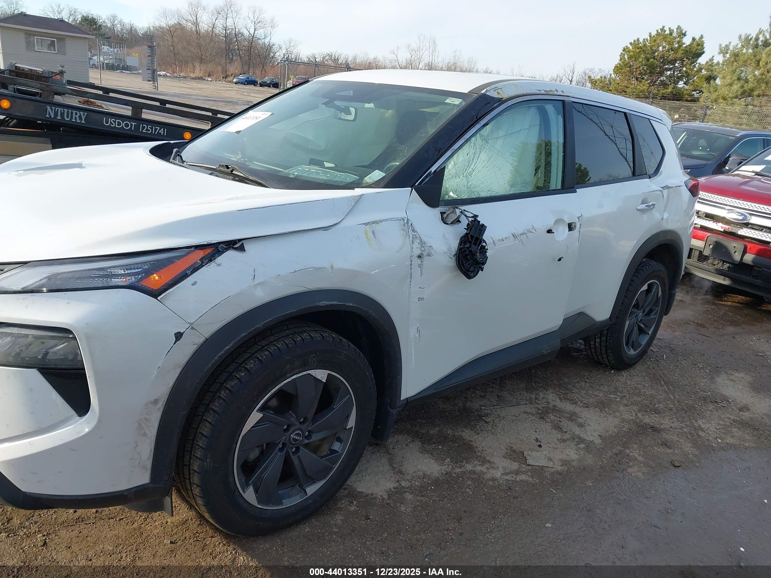 NISSAN ROGUE image 6