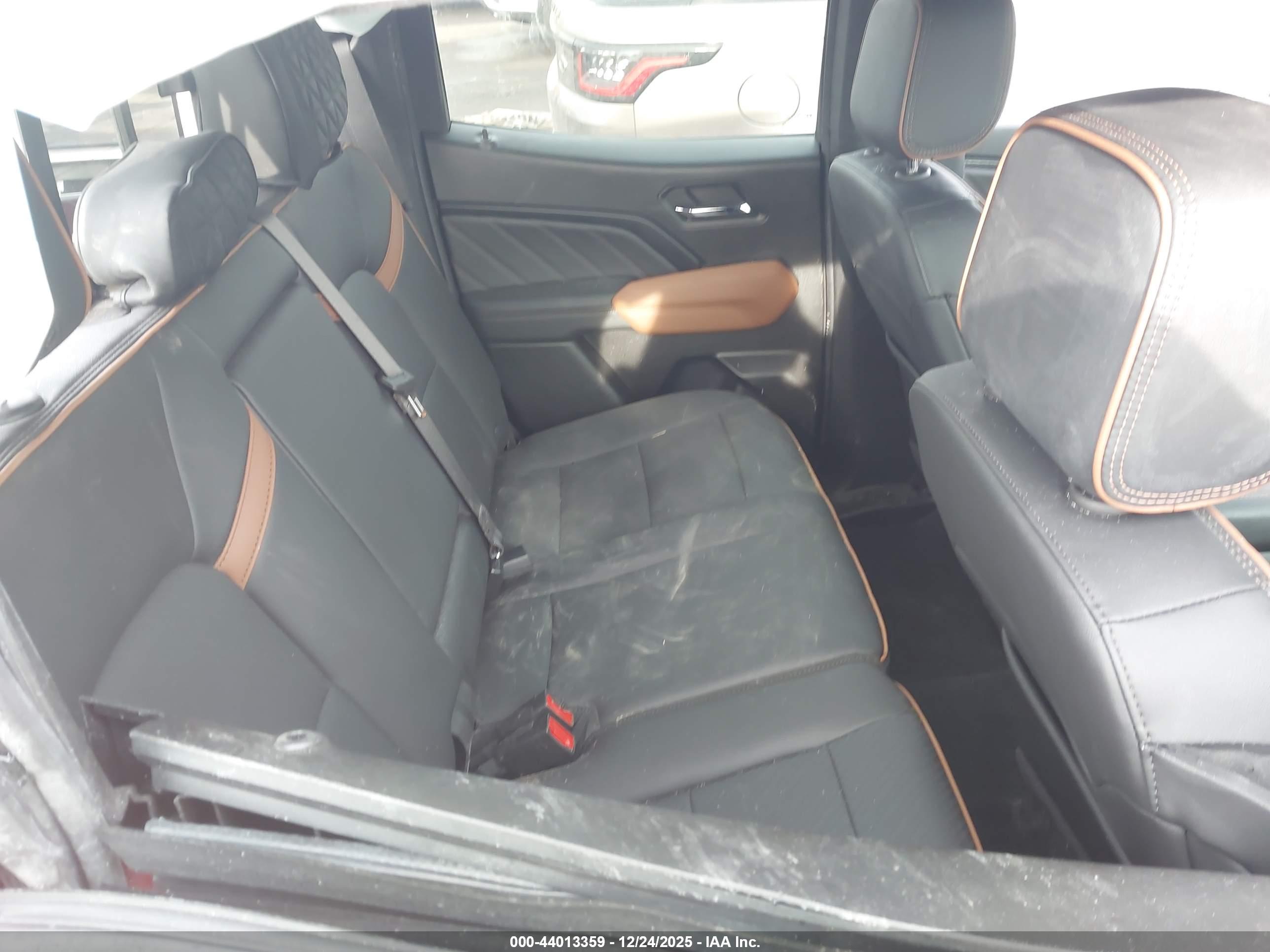 GMC CANYON image 8