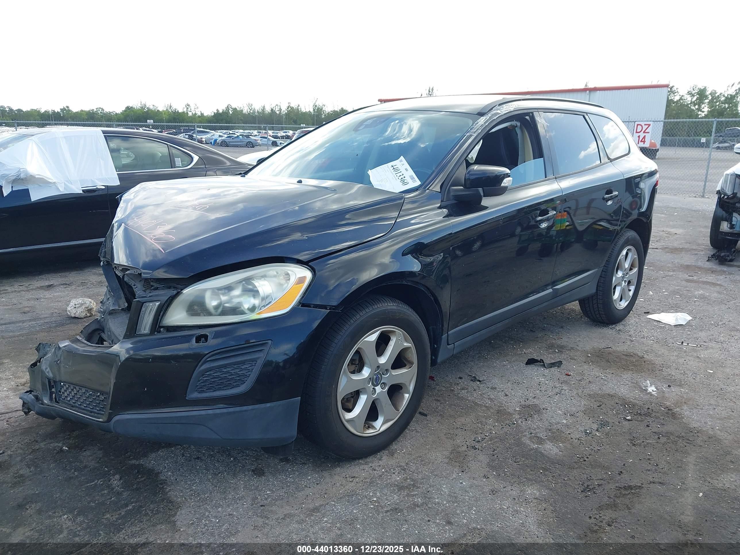 VOLVO XC60 image 2