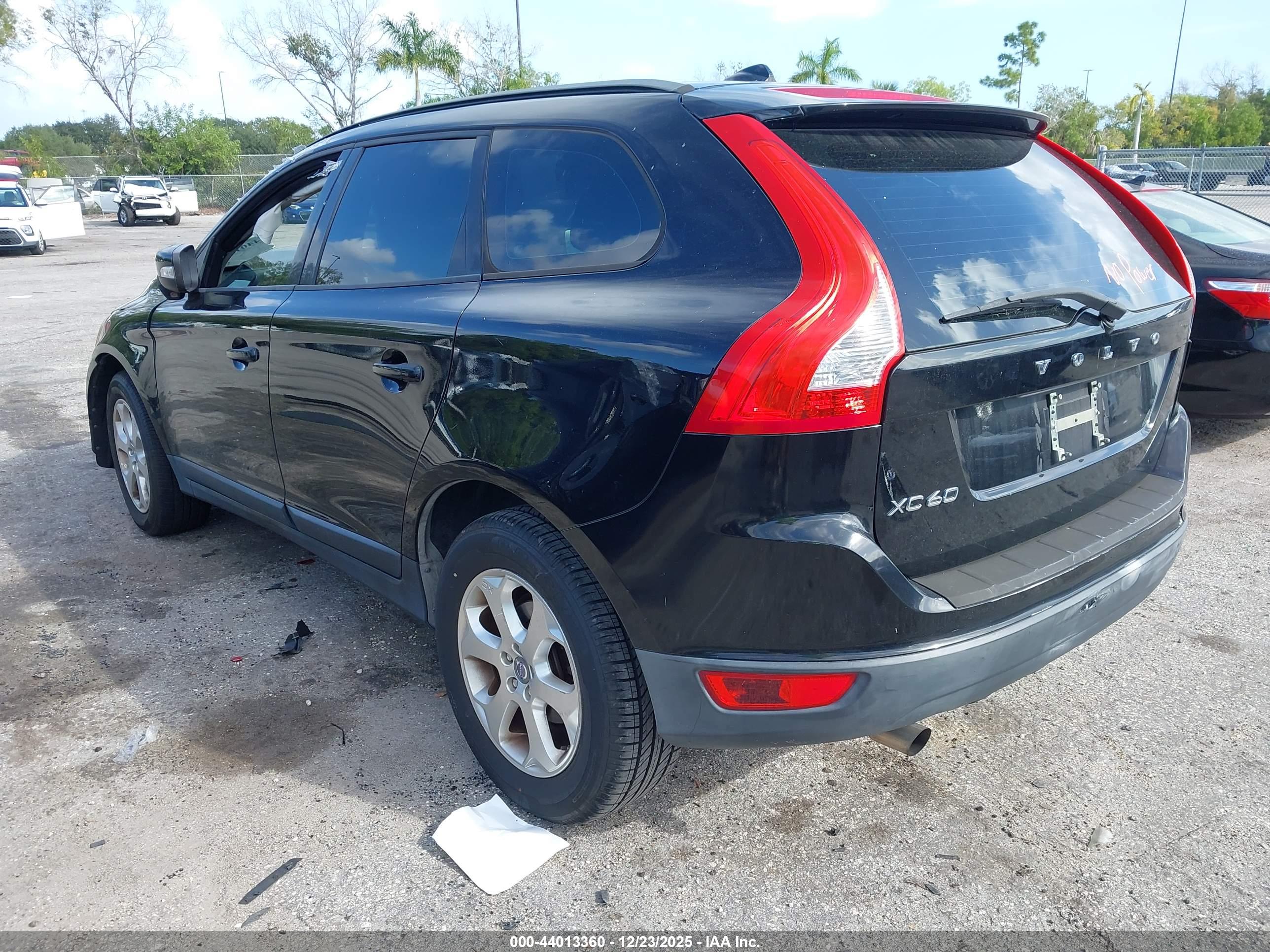 VOLVO XC60 image 3