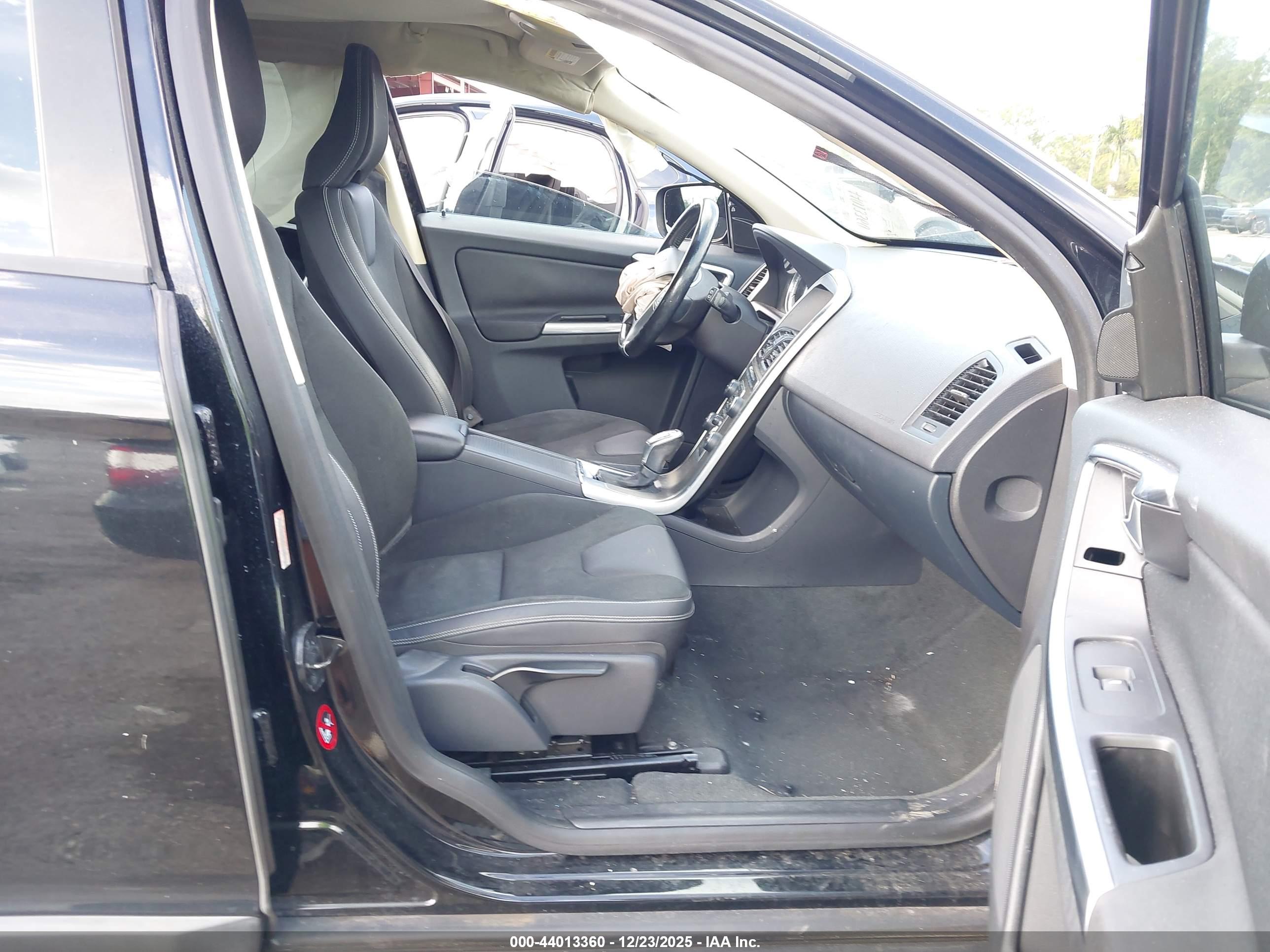 VOLVO XC60 image 5