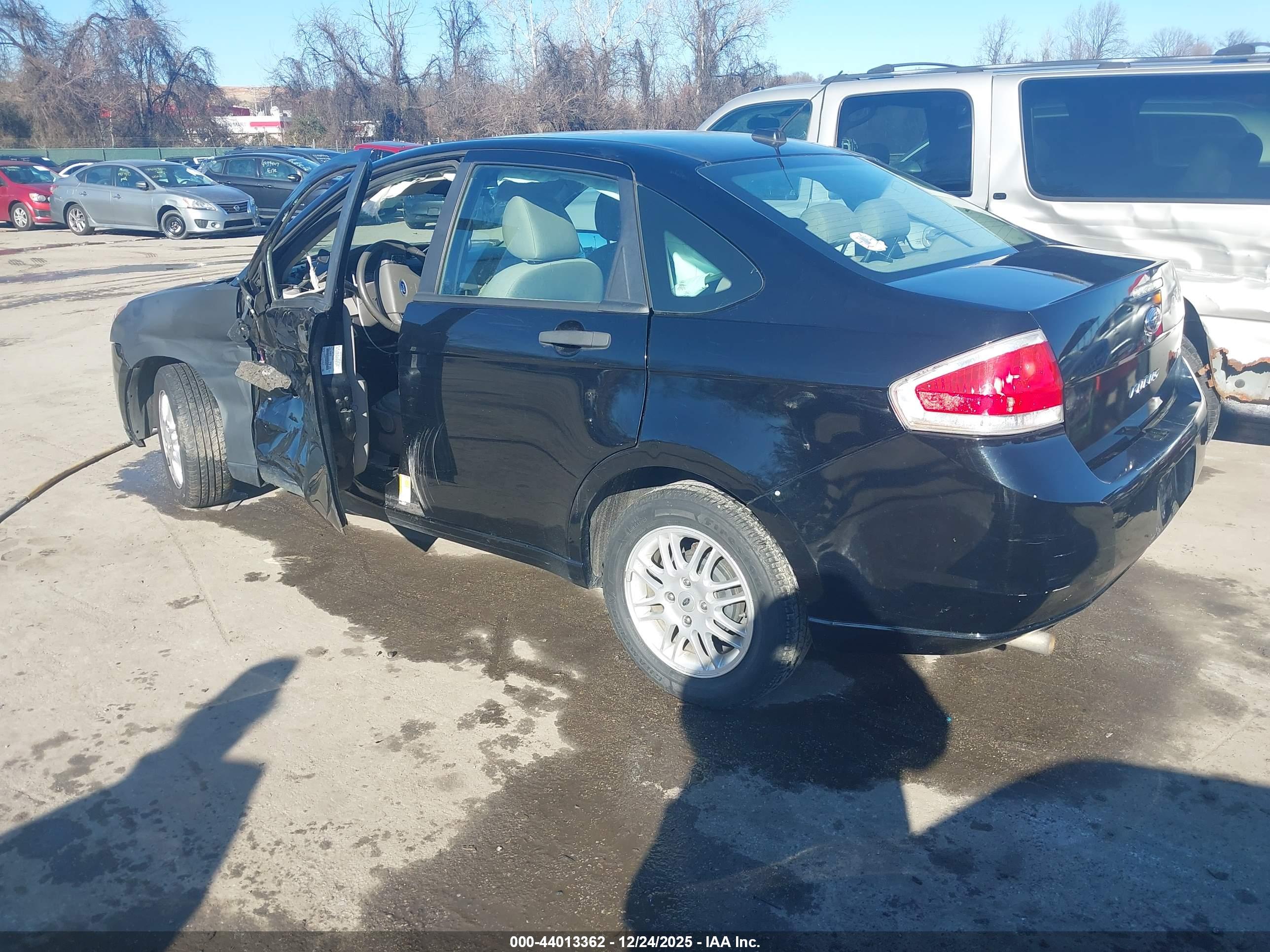 FORD FOCUS image 3