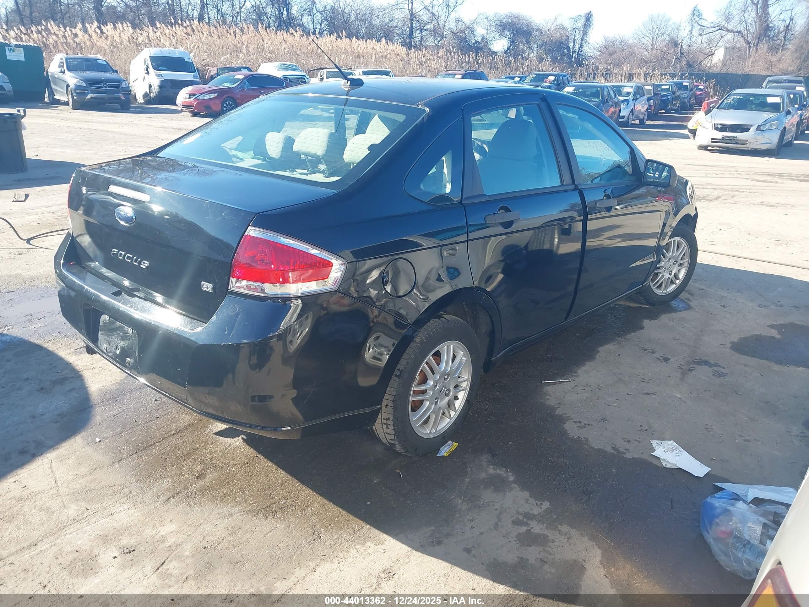FORD FOCUS image 4