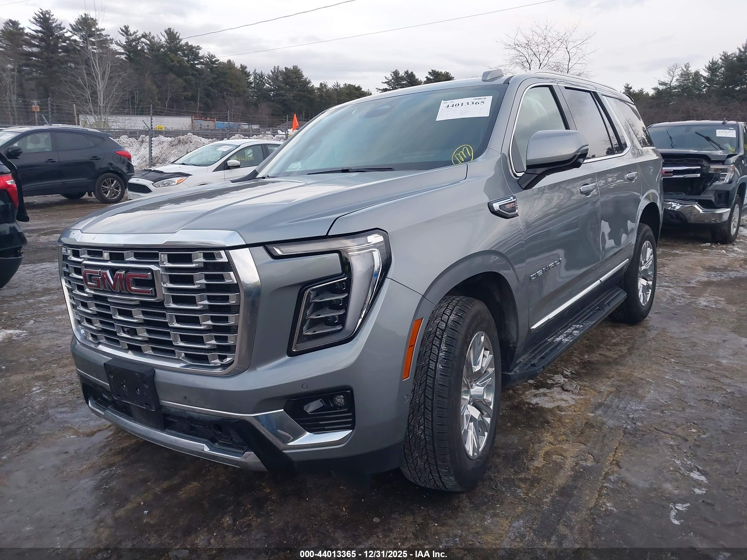 GMC YUKON image 2
