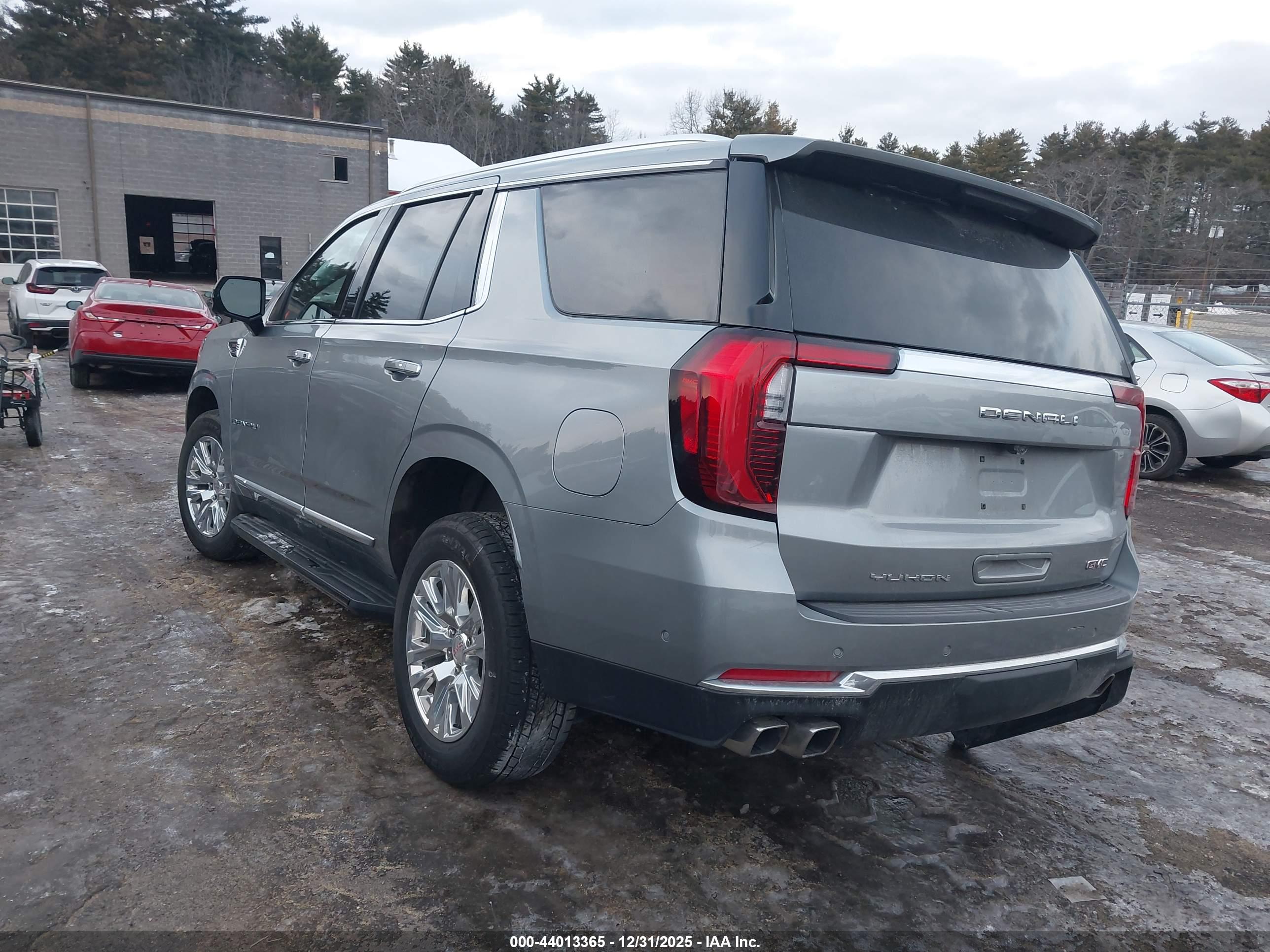GMC YUKON image 3