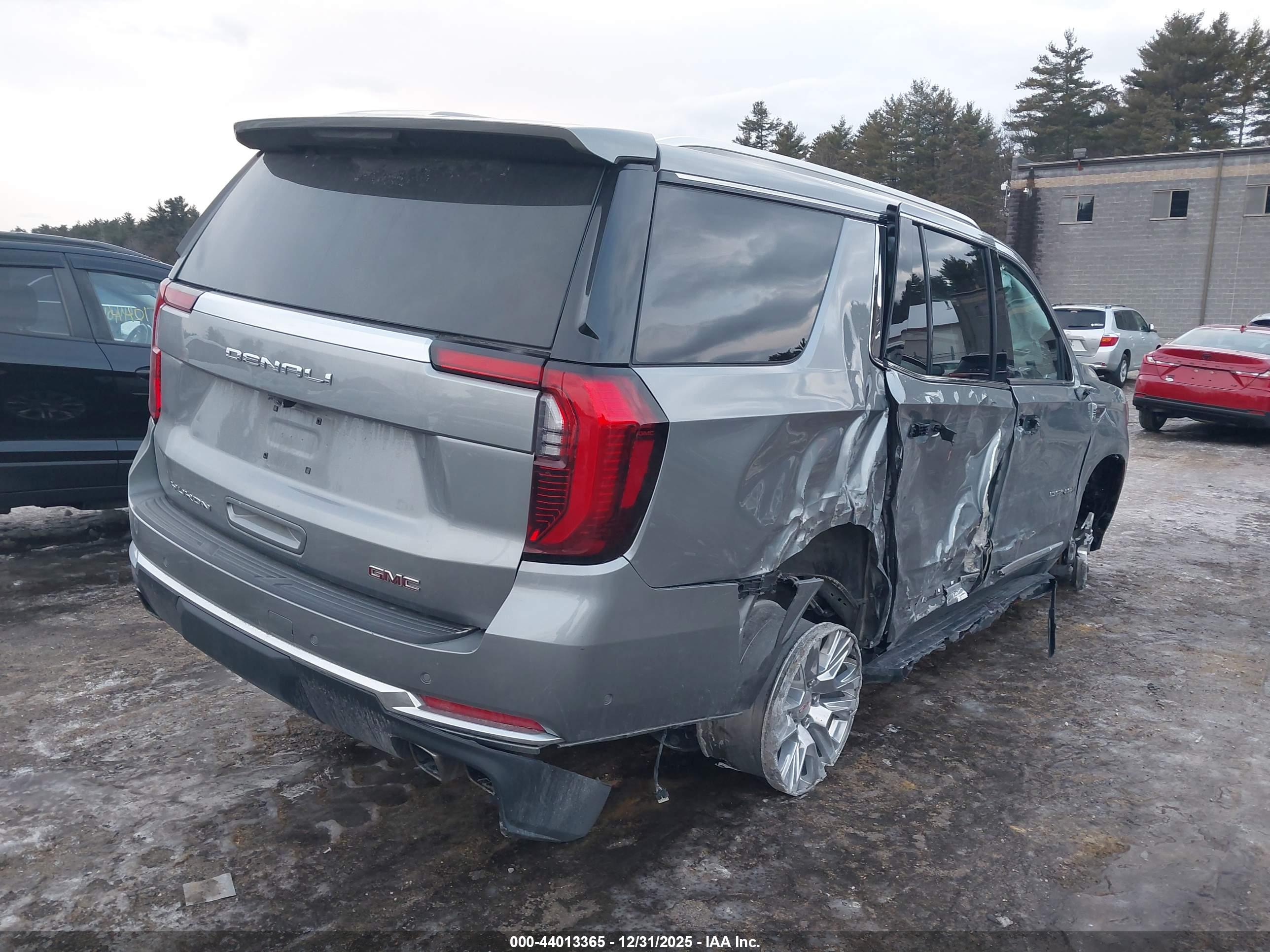 GMC YUKON image 4