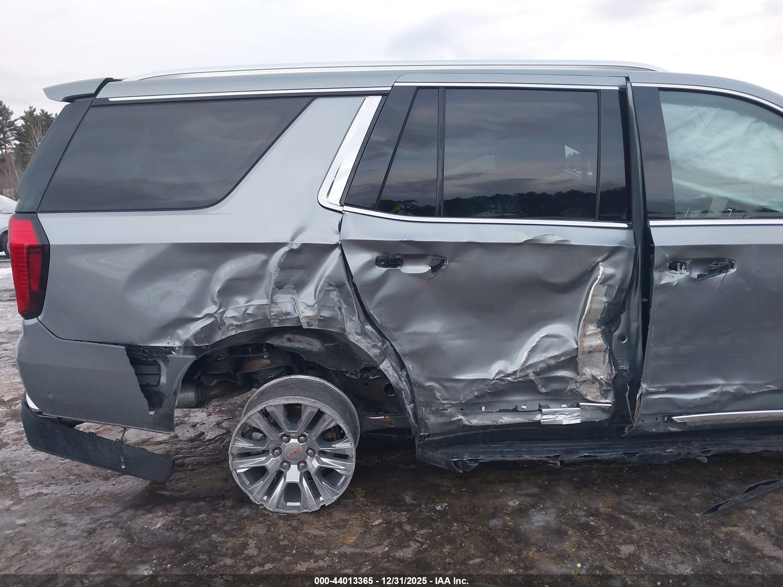 GMC YUKON image 6
