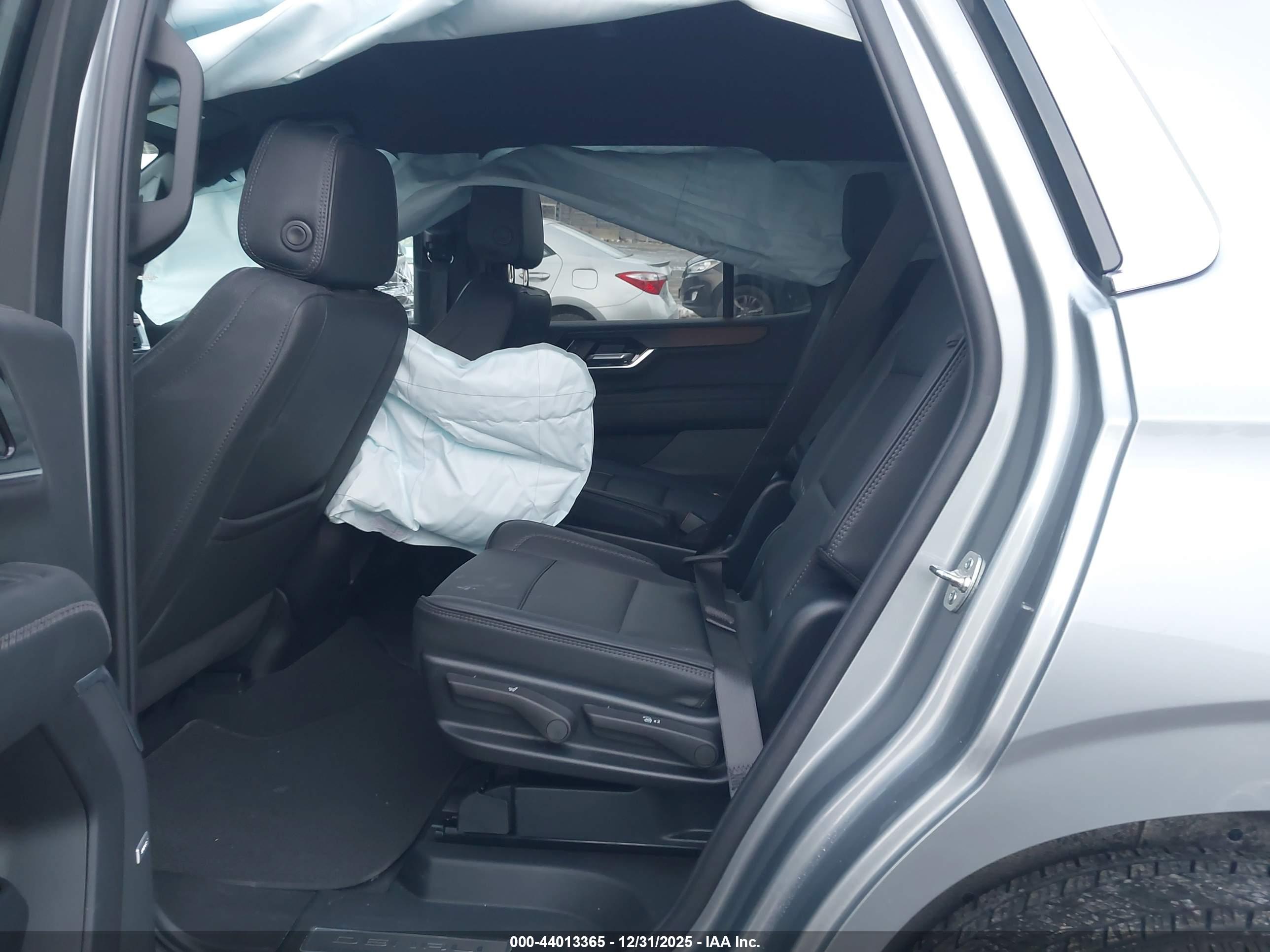 GMC YUKON image 8