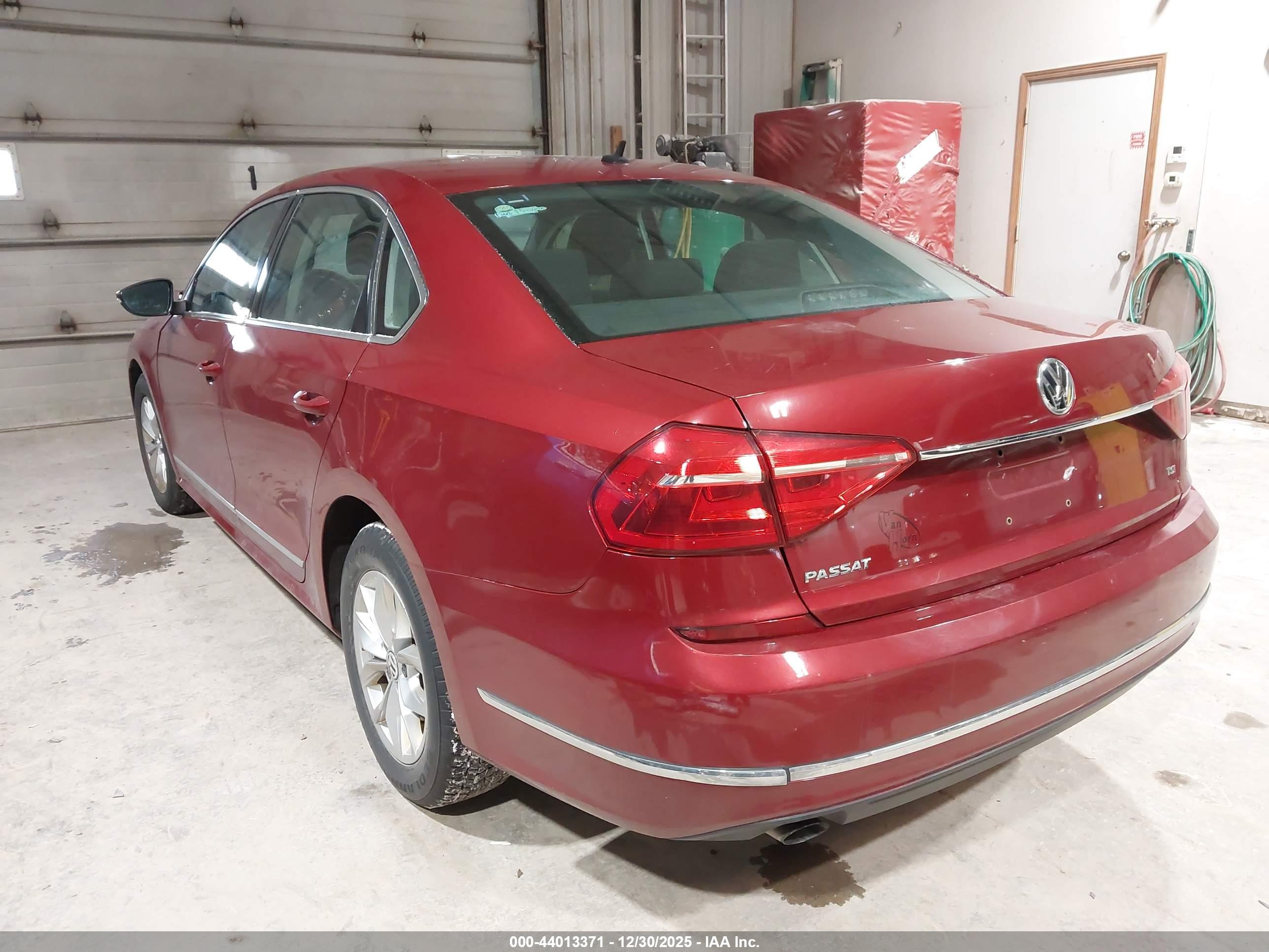 VOLKSWAGEN PASSAT image 3
