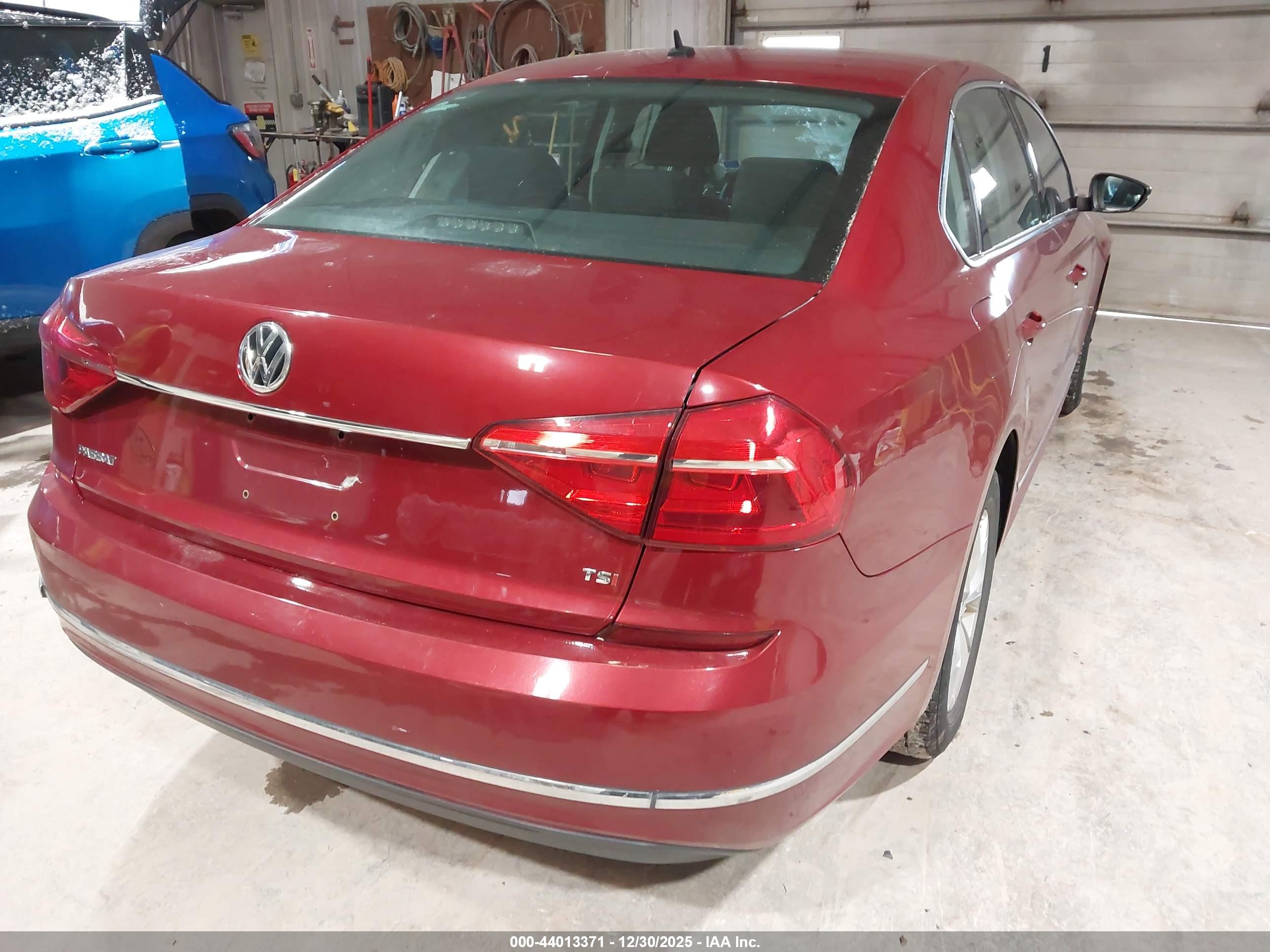 VOLKSWAGEN PASSAT image 4