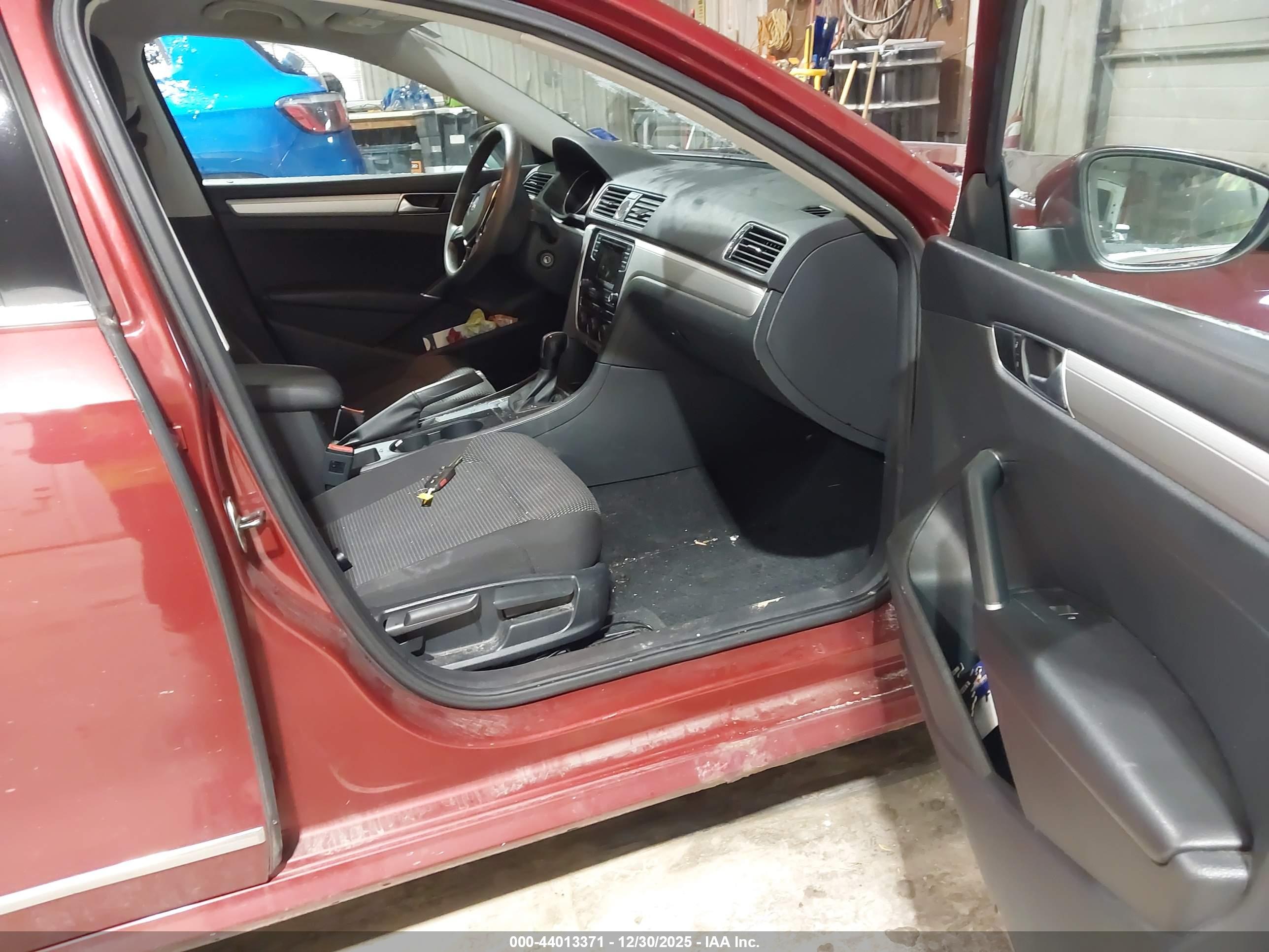 VOLKSWAGEN PASSAT image 5