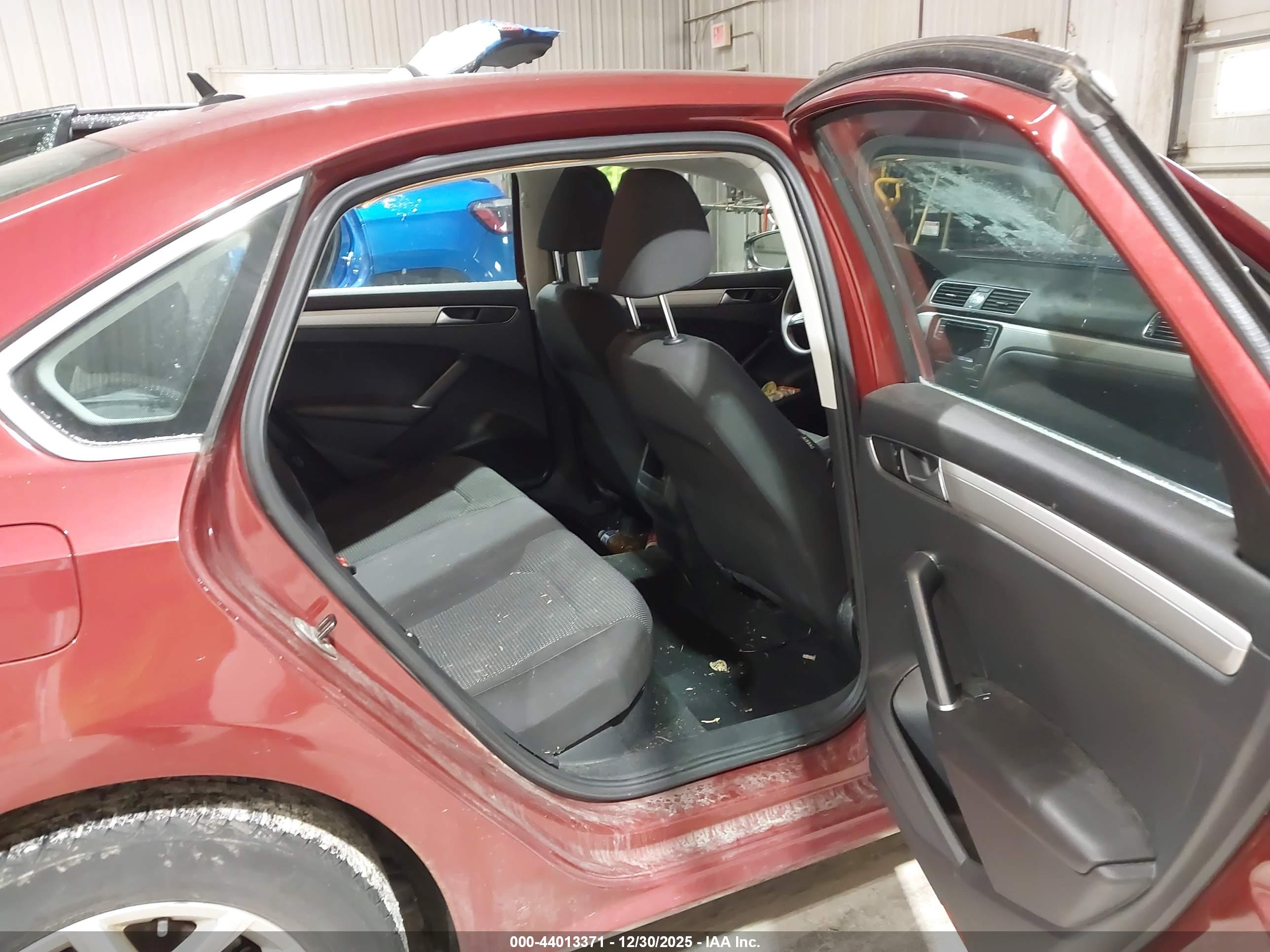 VOLKSWAGEN PASSAT image 8