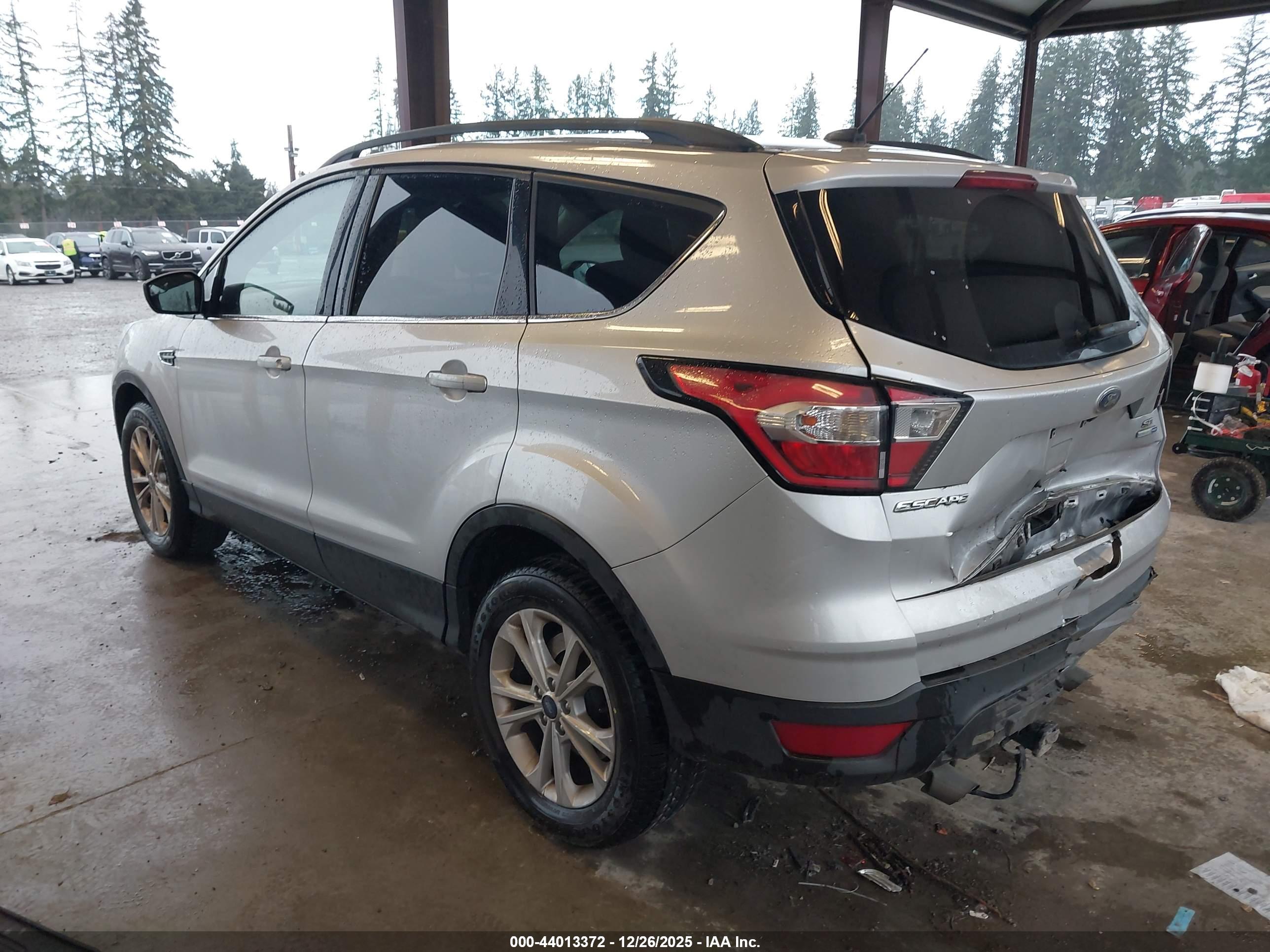 FORD ESCAPE image 3