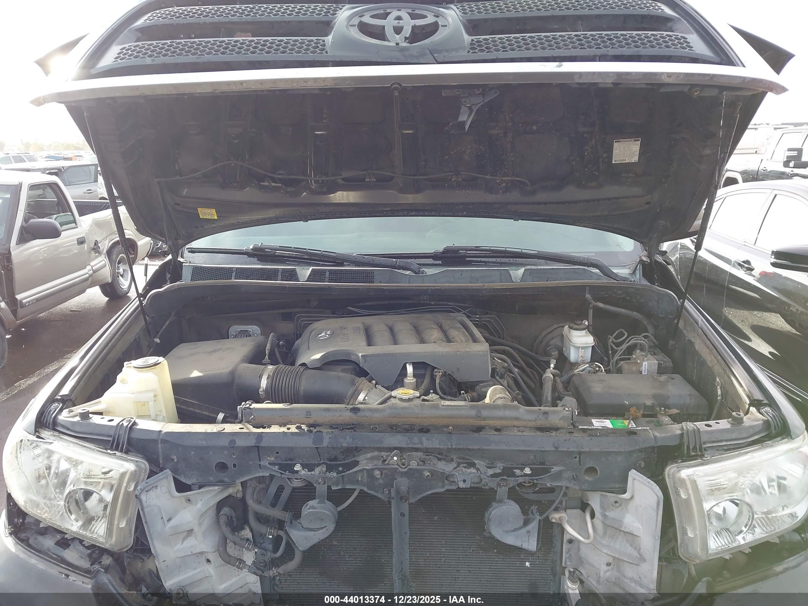 TOYOTA TUNDRA image 10