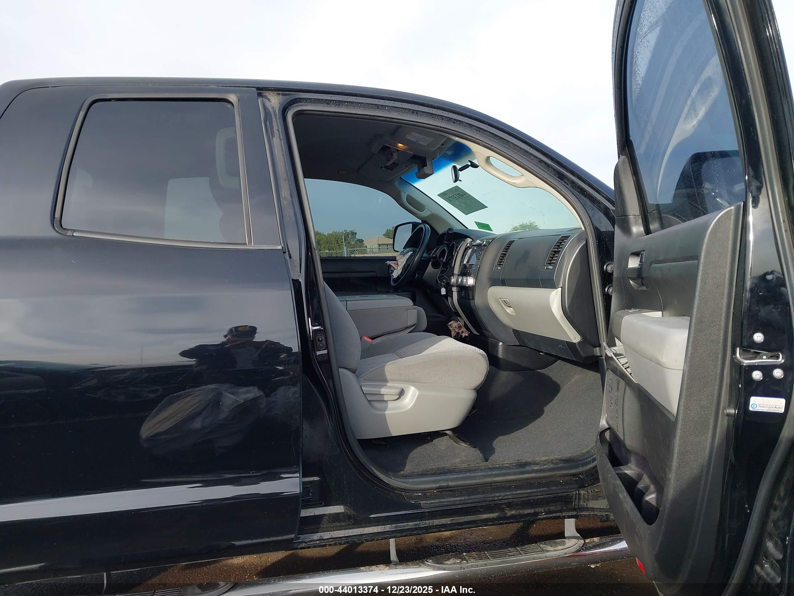 TOYOTA TUNDRA image 5