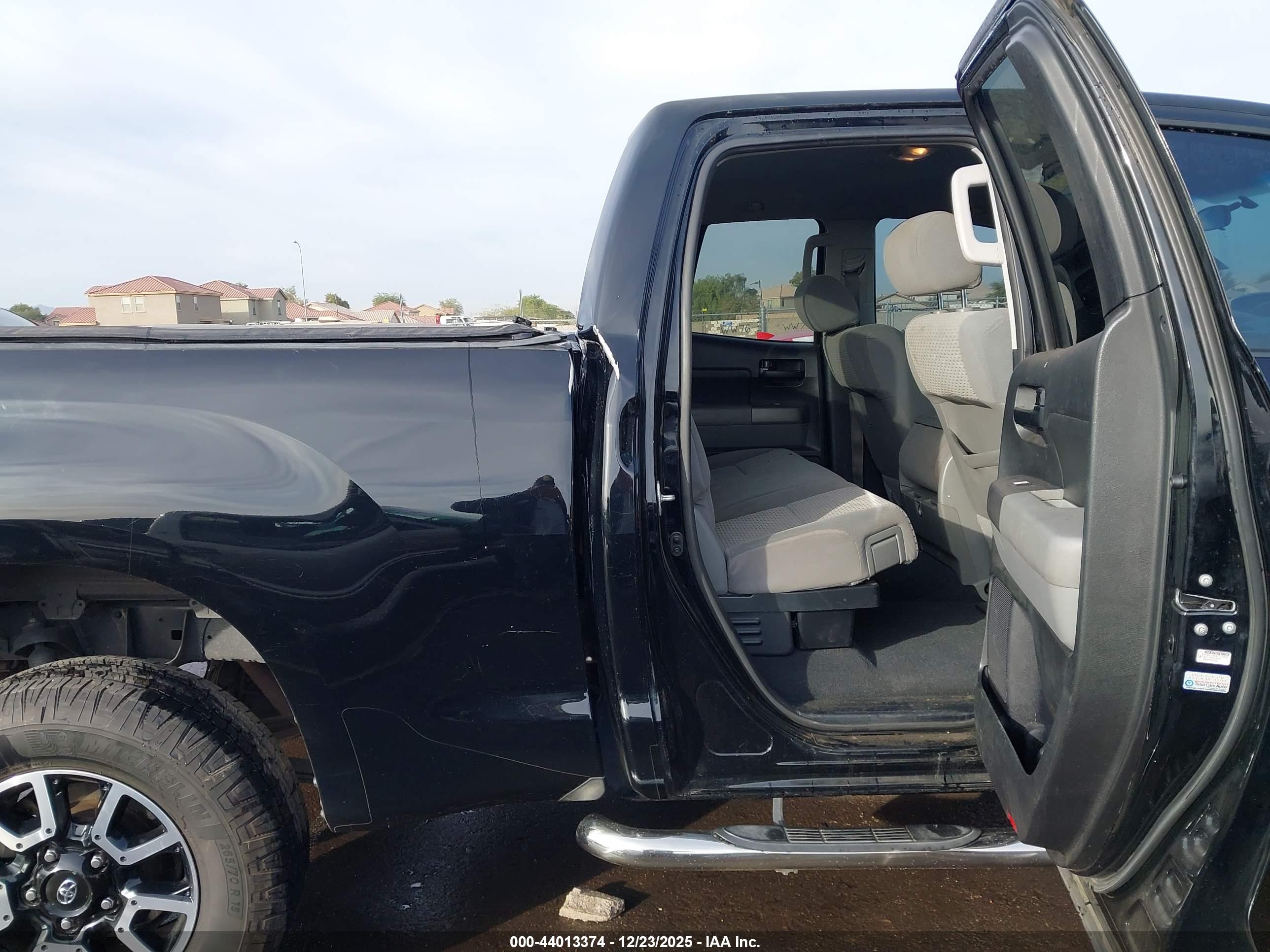 TOYOTA TUNDRA image 8