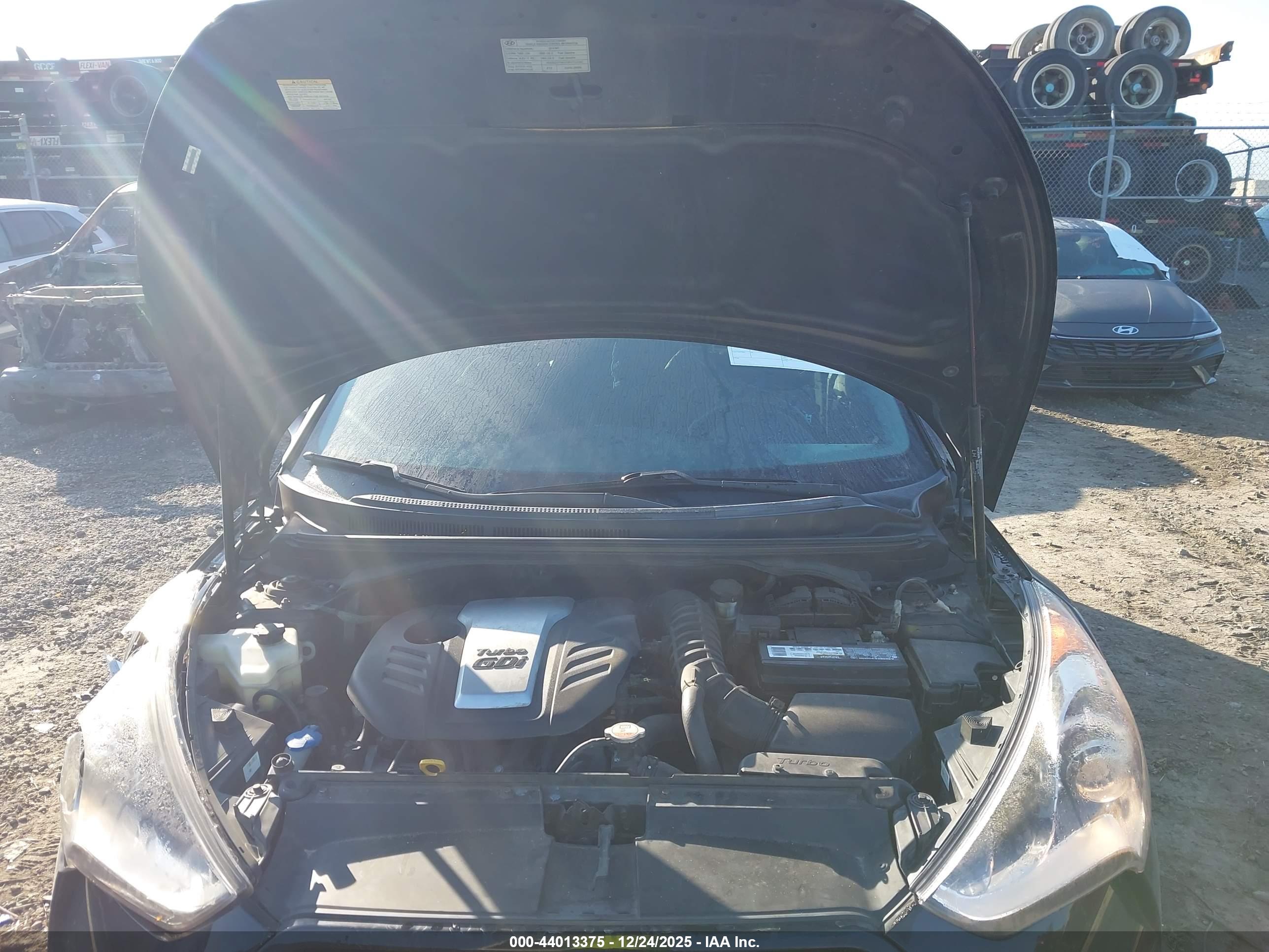HYUNDAI VELOSTER image 10