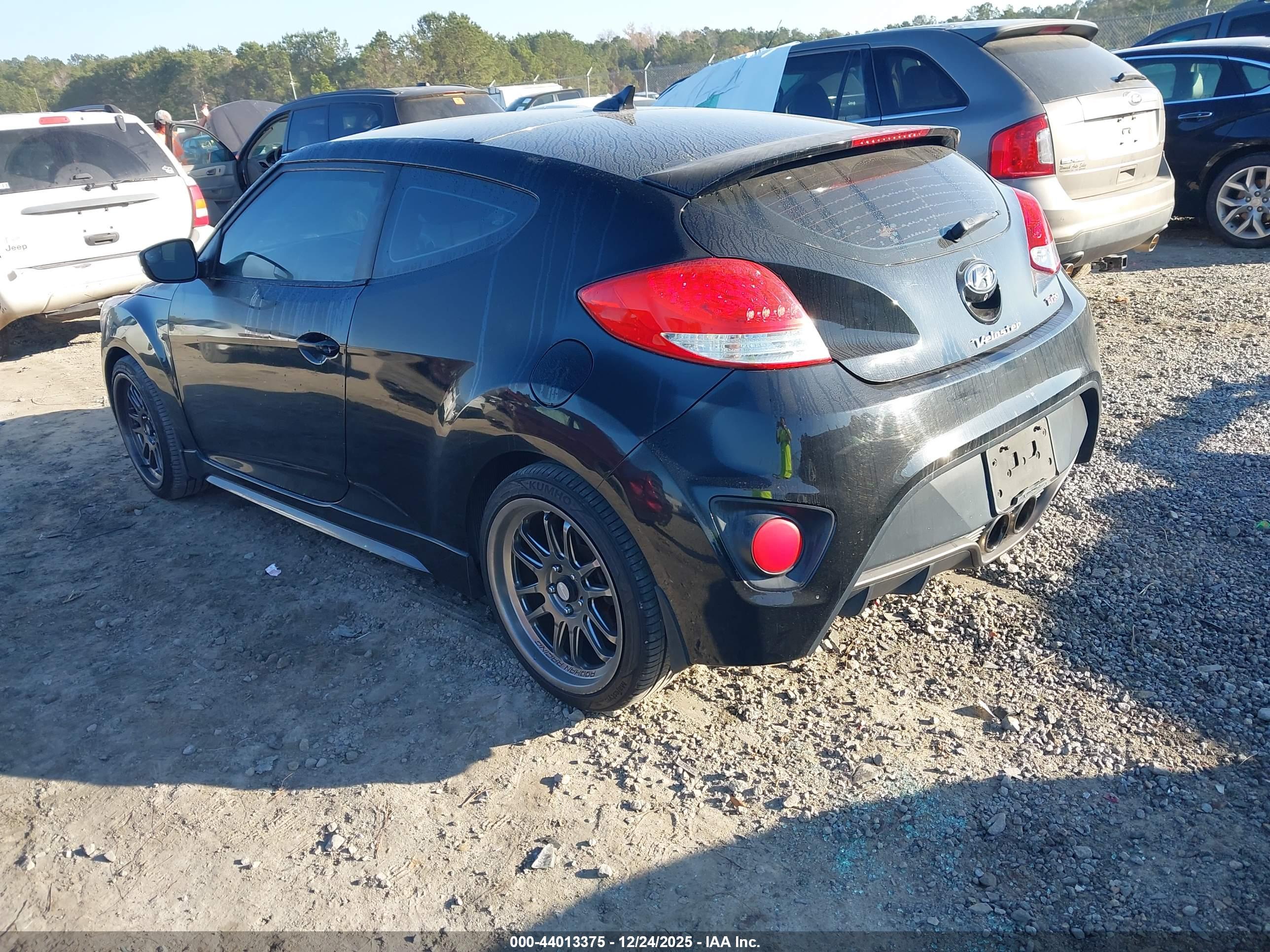 HYUNDAI VELOSTER image 3
