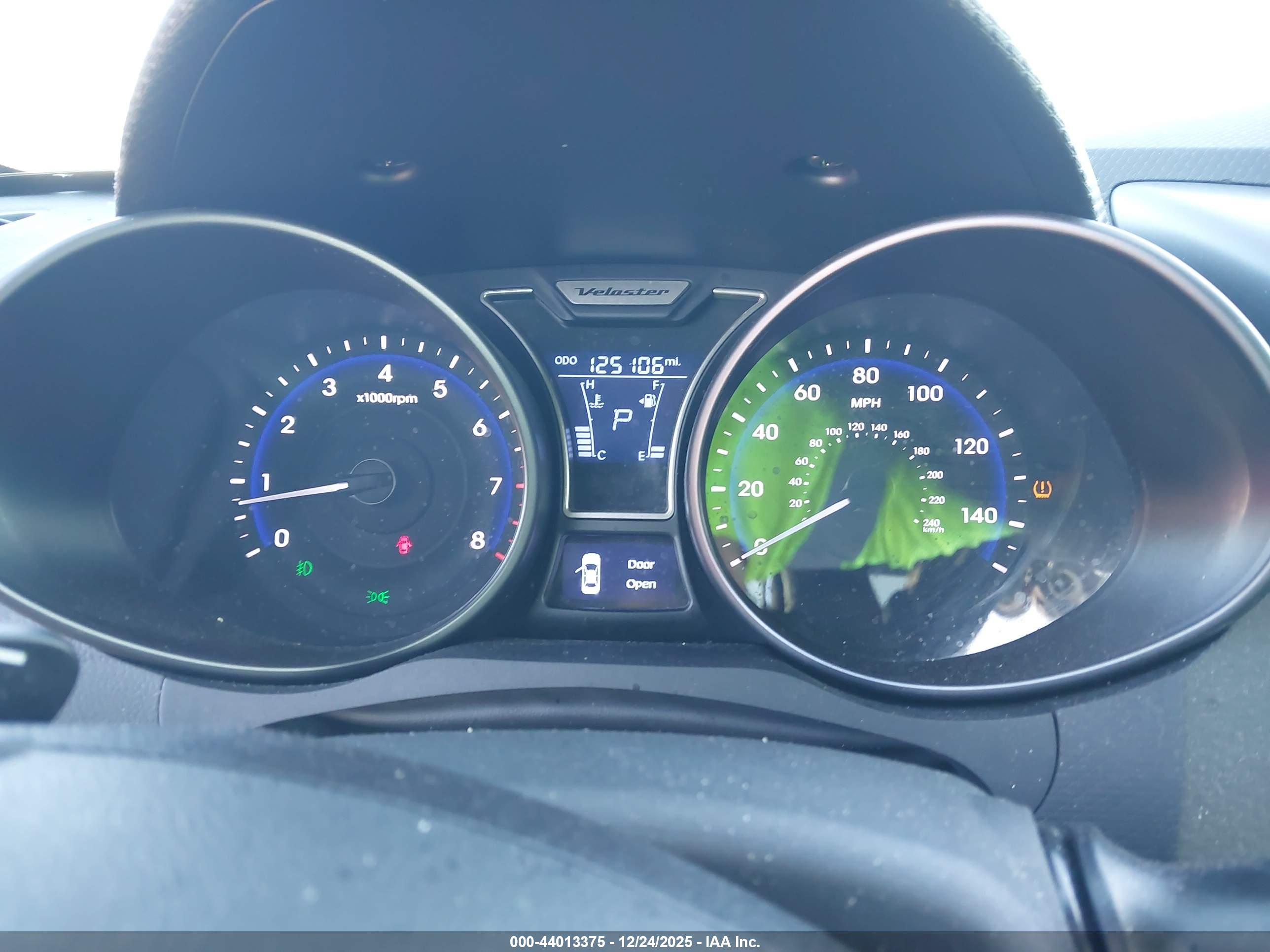 HYUNDAI VELOSTER image 7