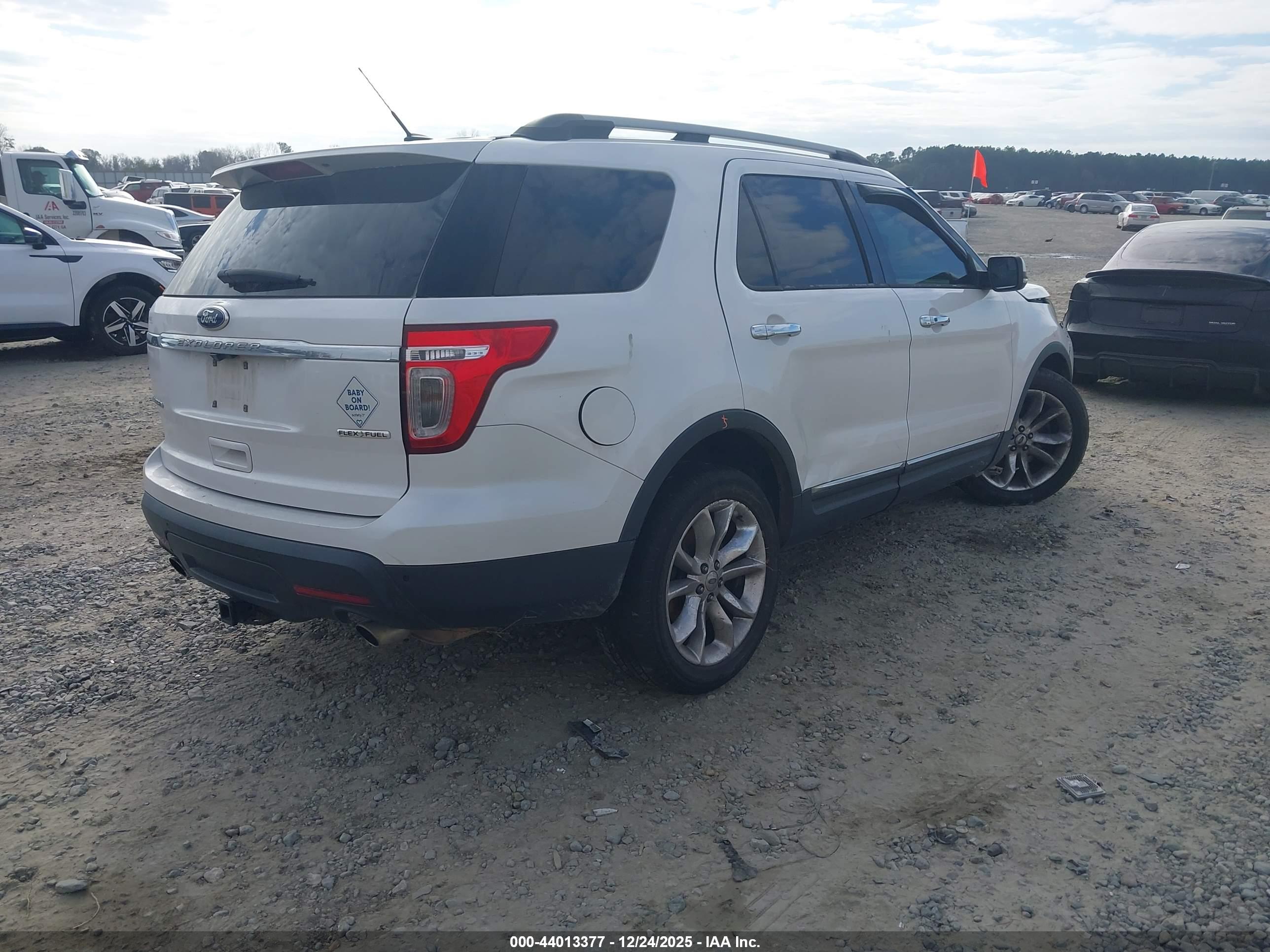 FORD EXPLORER image 4