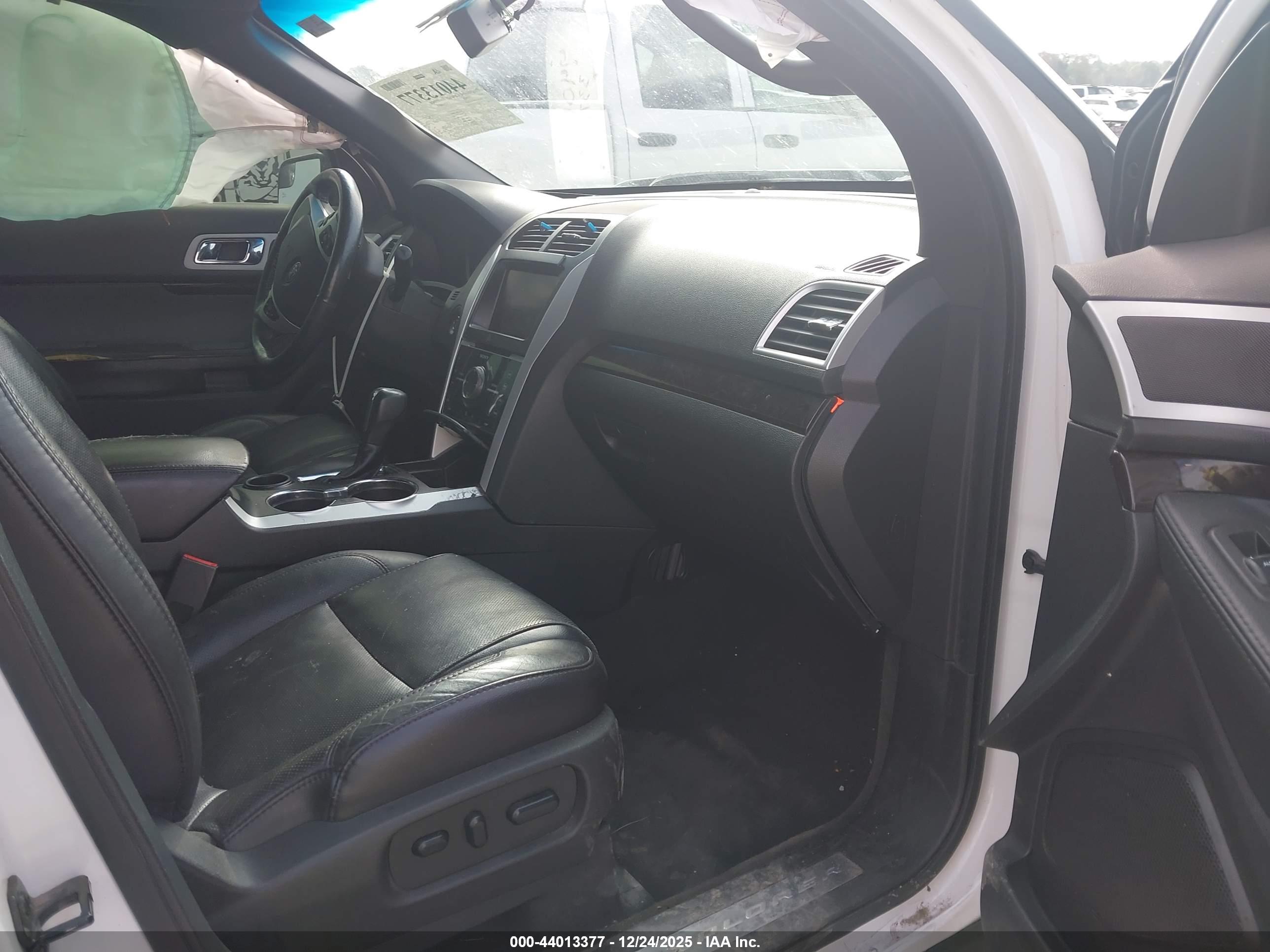 FORD EXPLORER image 5