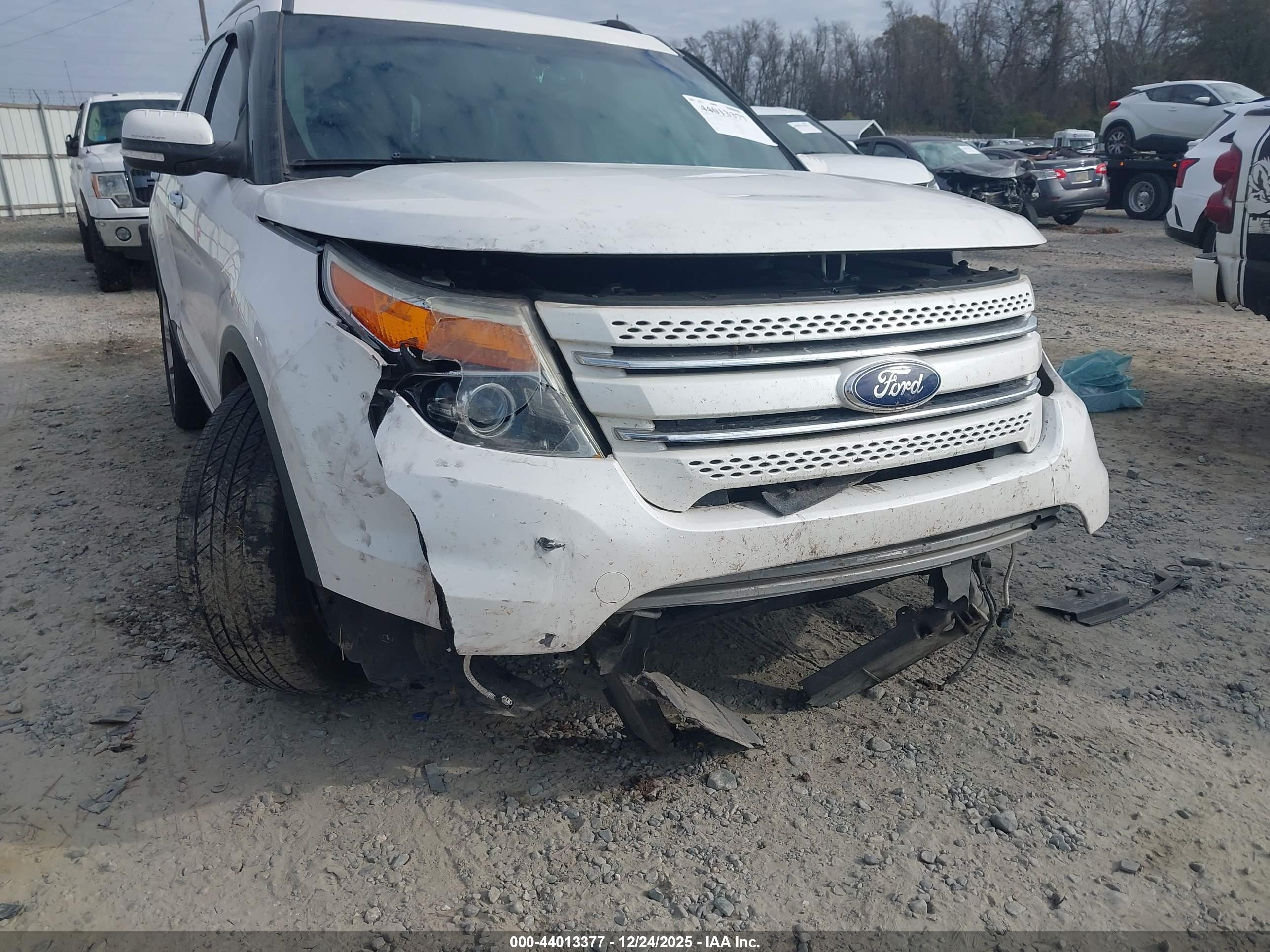 FORD EXPLORER image 6