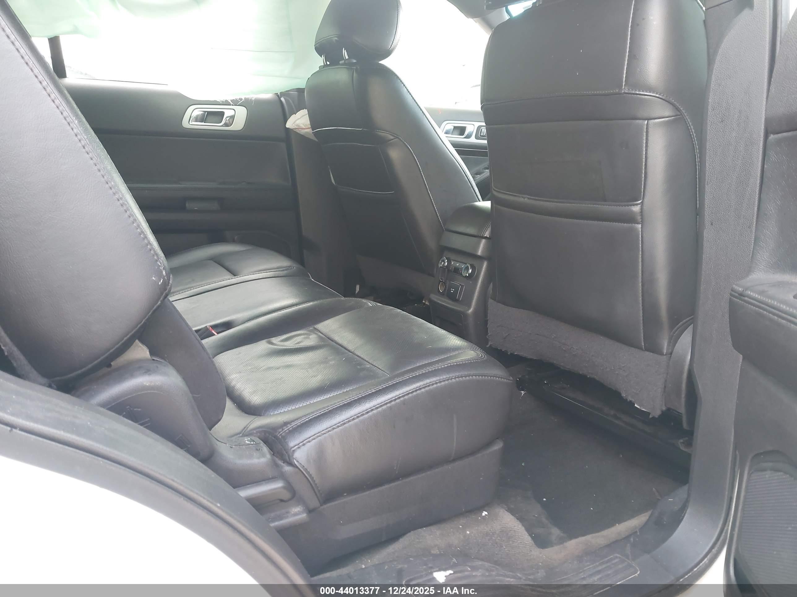 FORD EXPLORER image 8