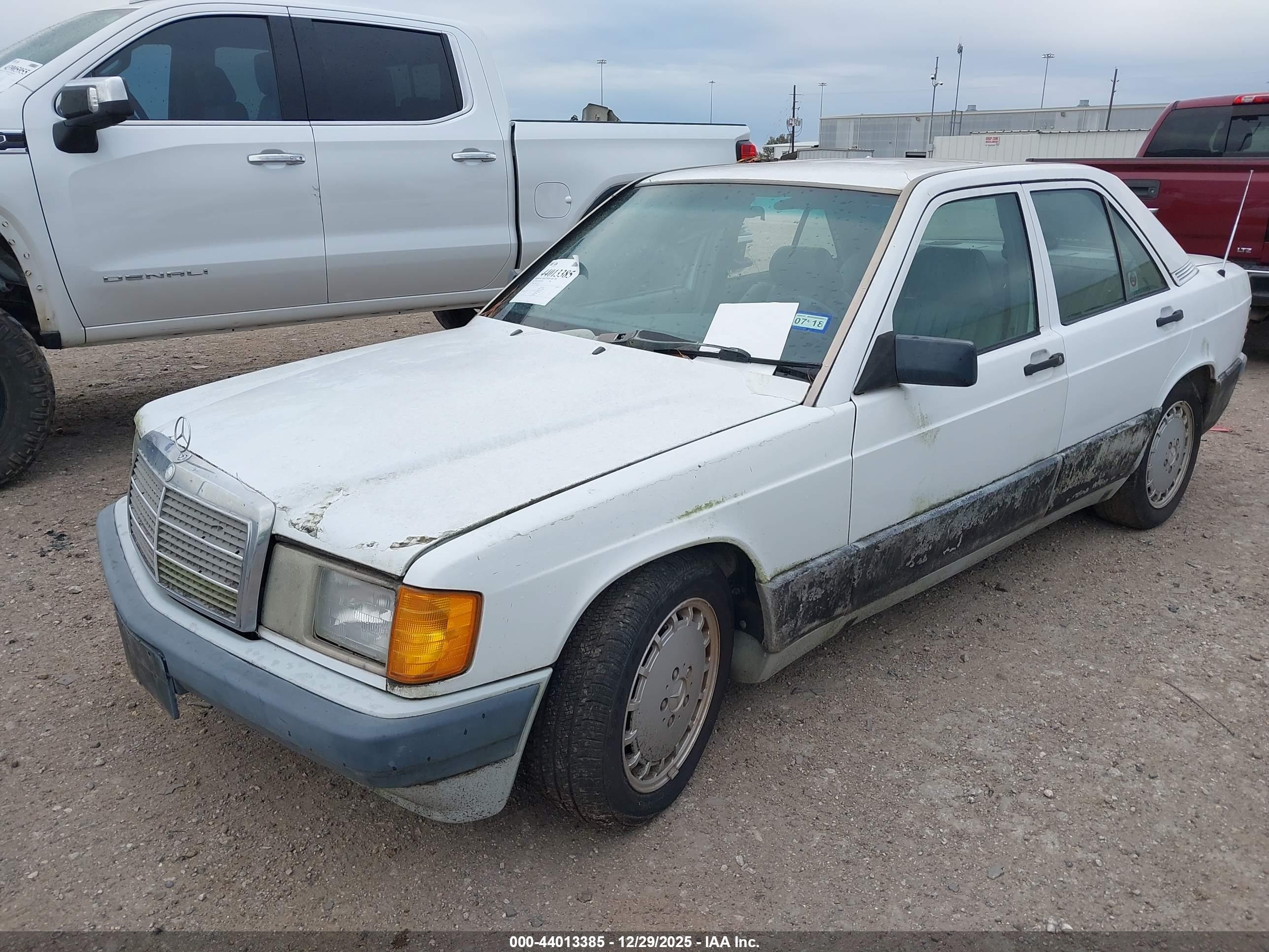 MERCEDES-BENZ 190 image 2