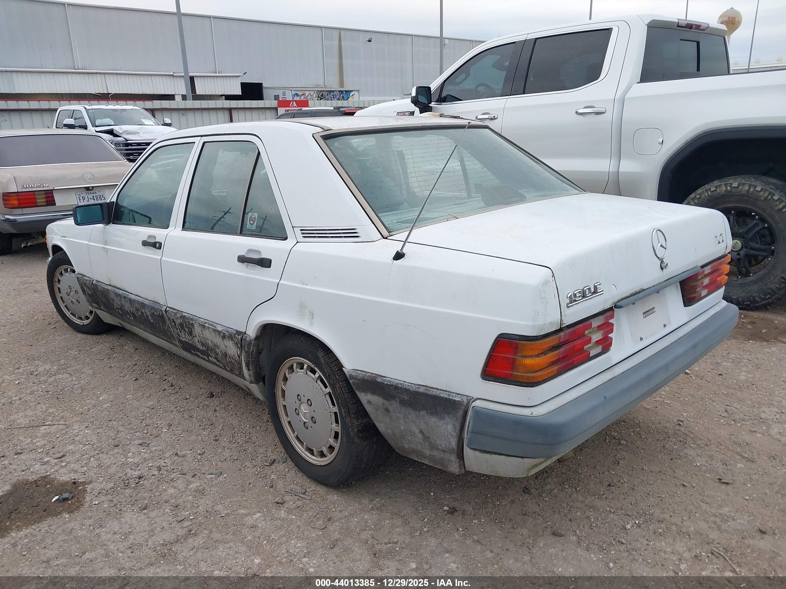 MERCEDES-BENZ 190 image 3