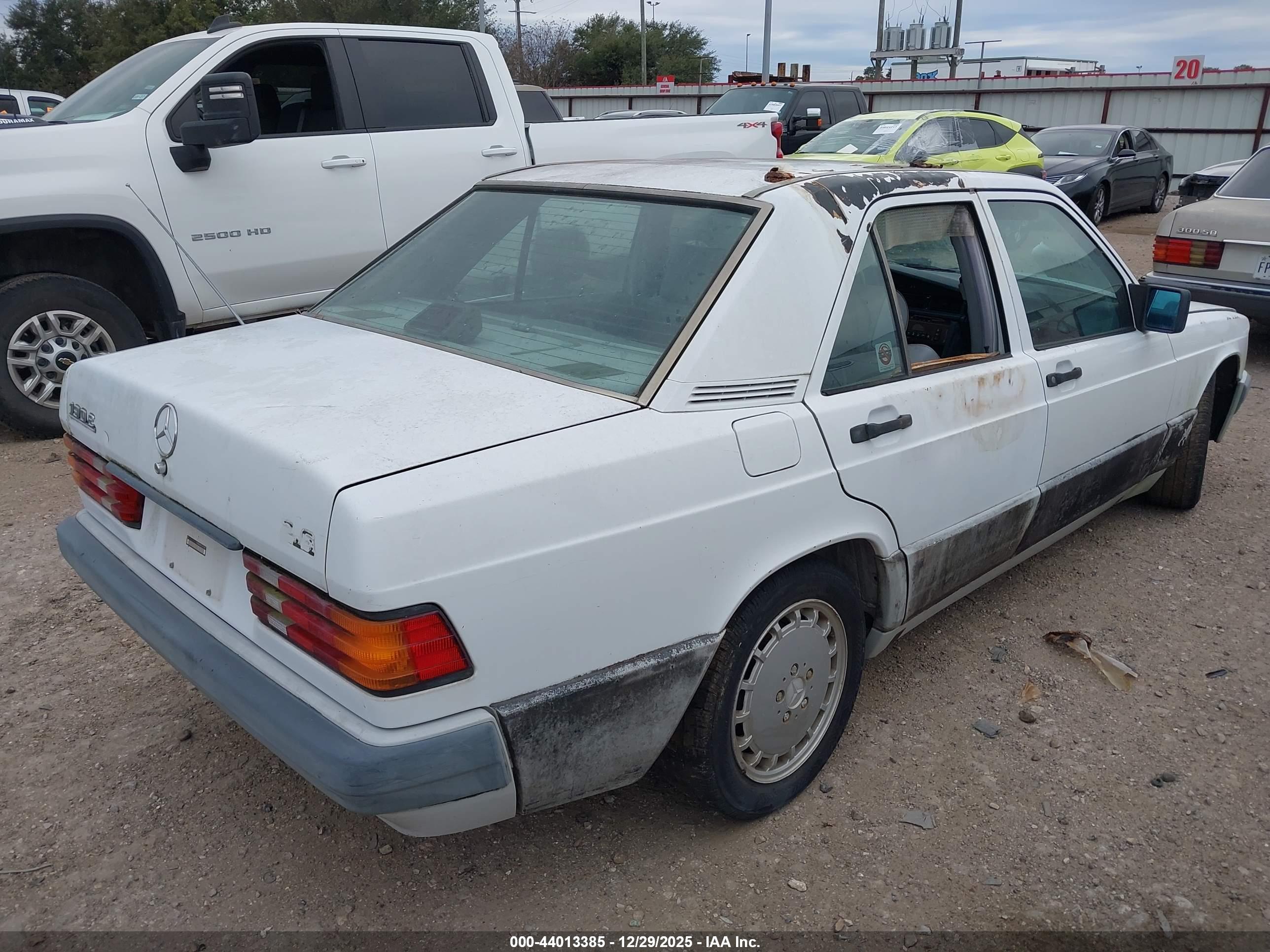 MERCEDES-BENZ 190 image 4