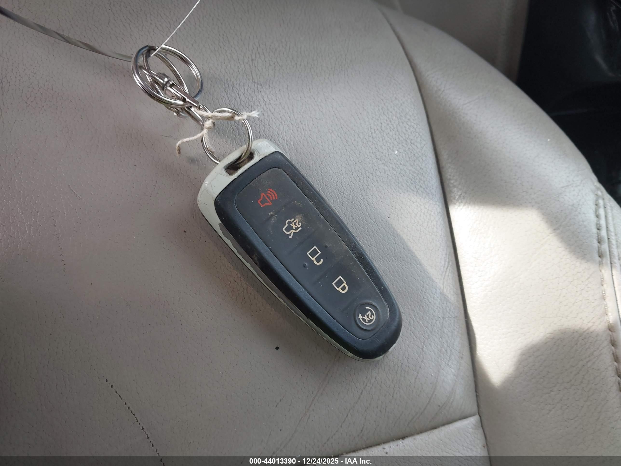 FORD ESCAPE image 11