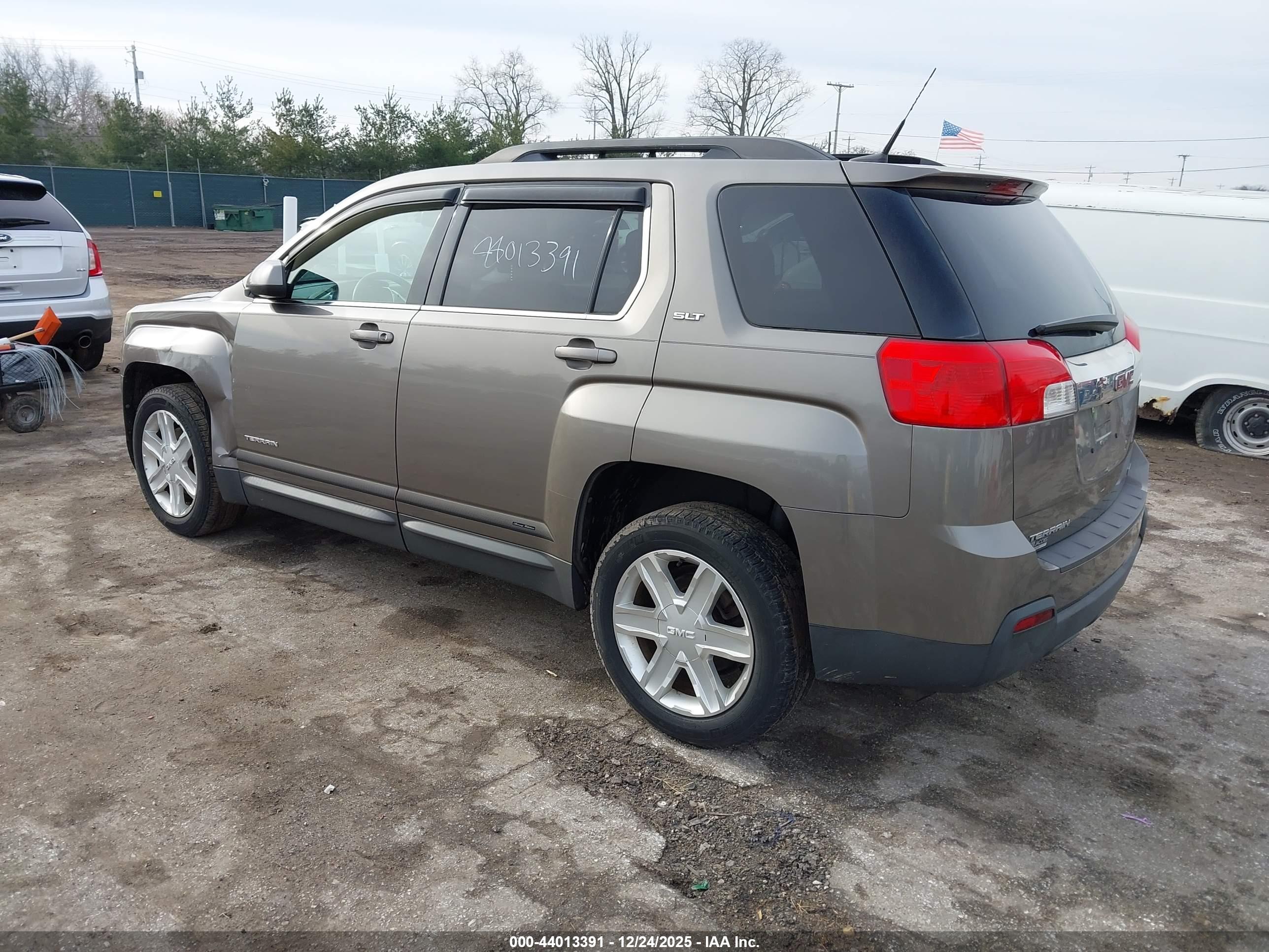 GMC TERRAIN image 3