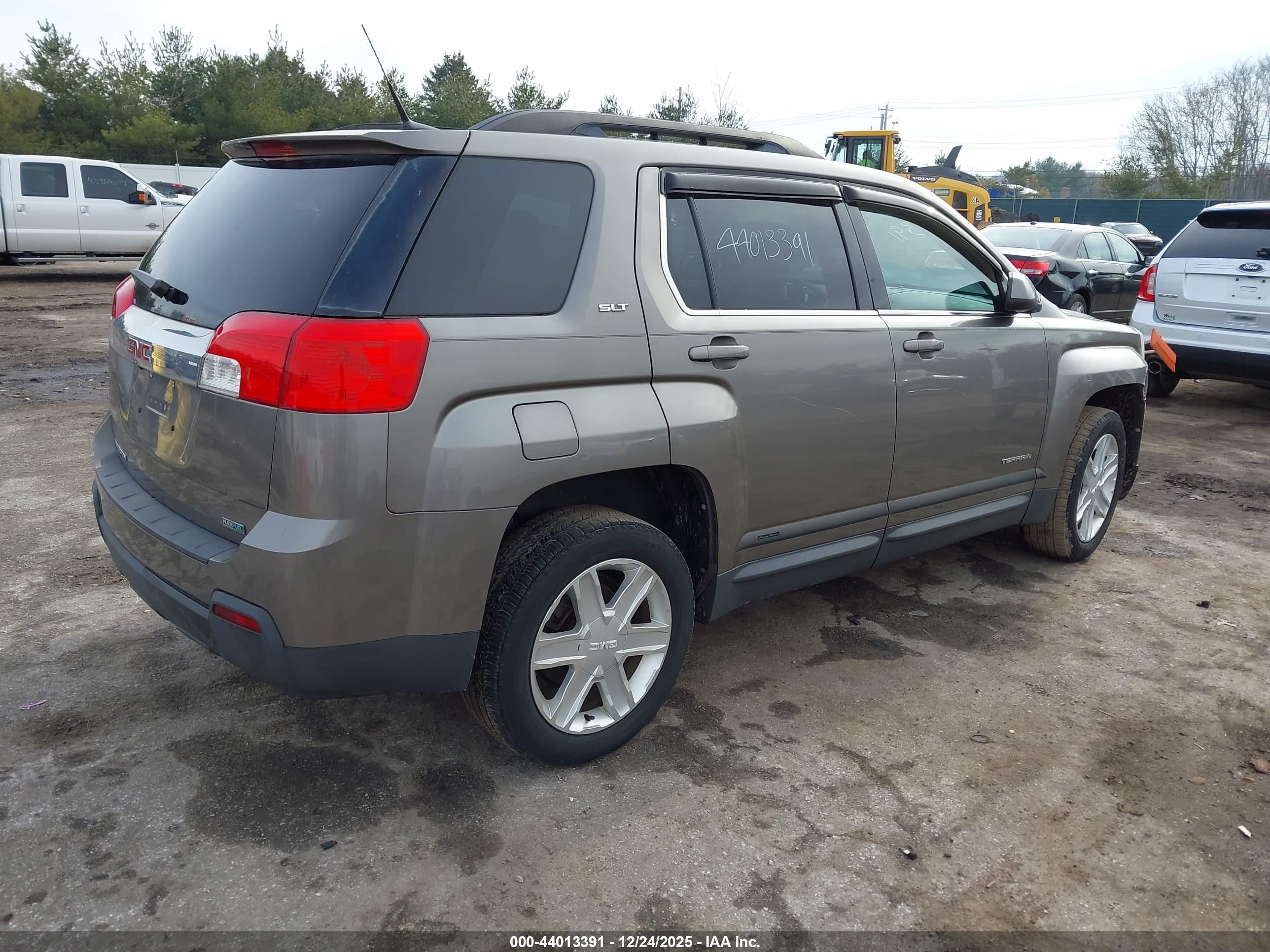 GMC TERRAIN image 4