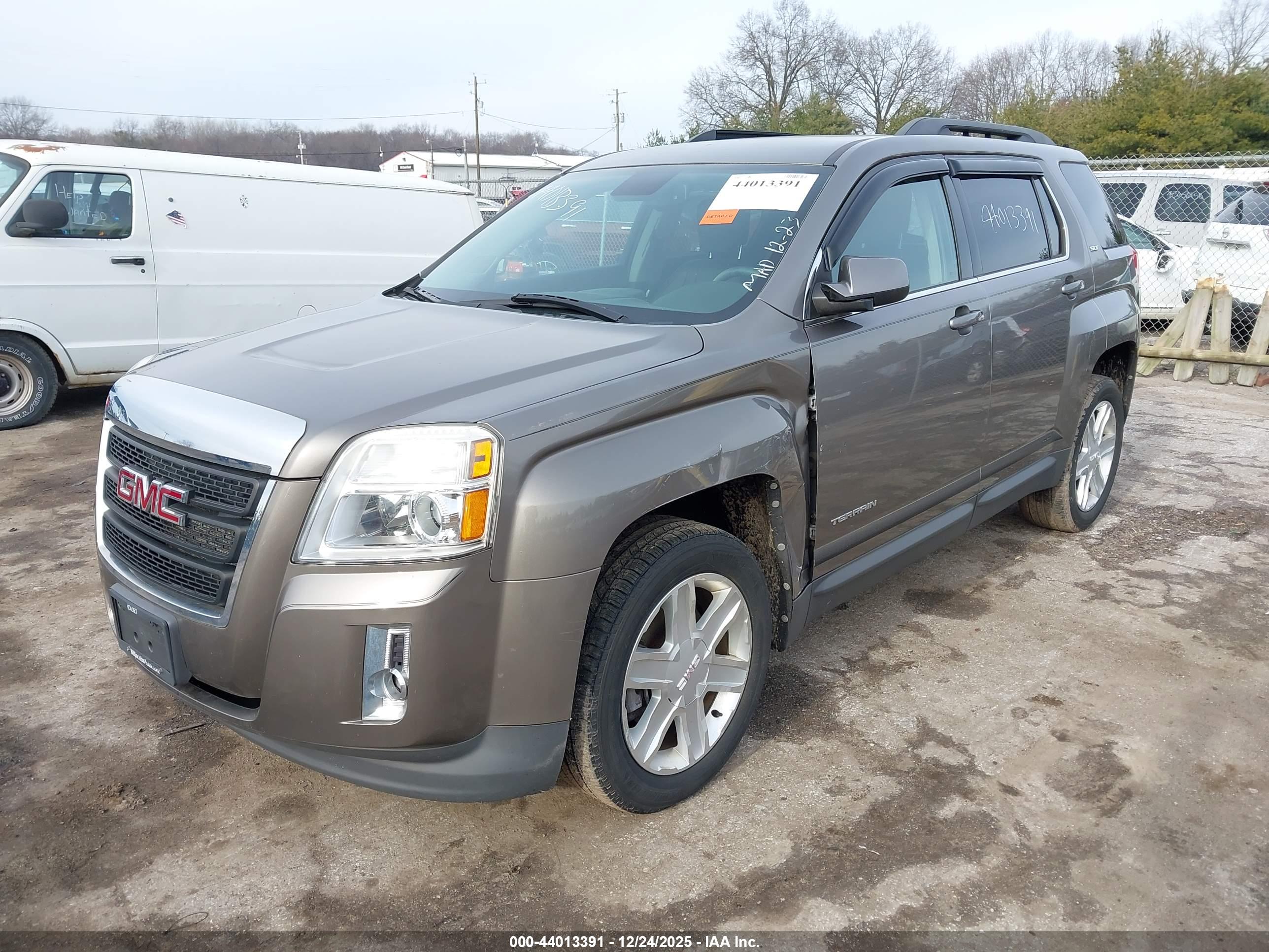 GMC TERRAIN image 6