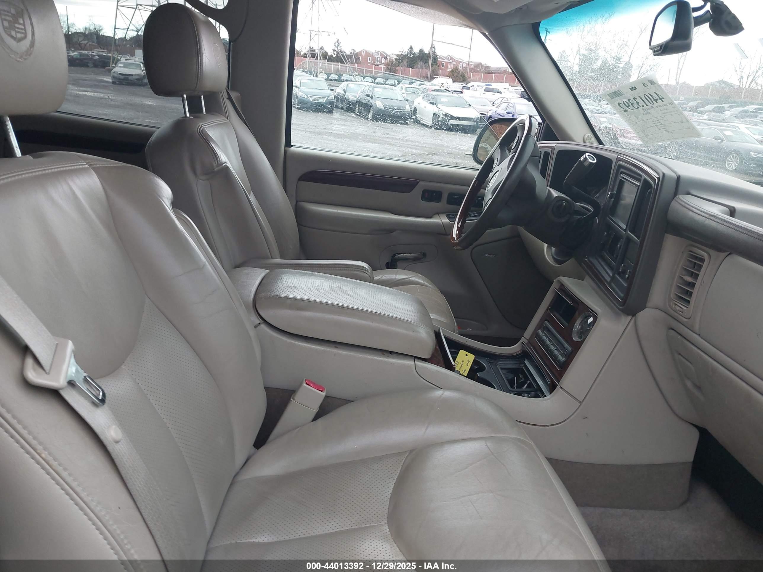 CADILLAC ESCALADE image 5