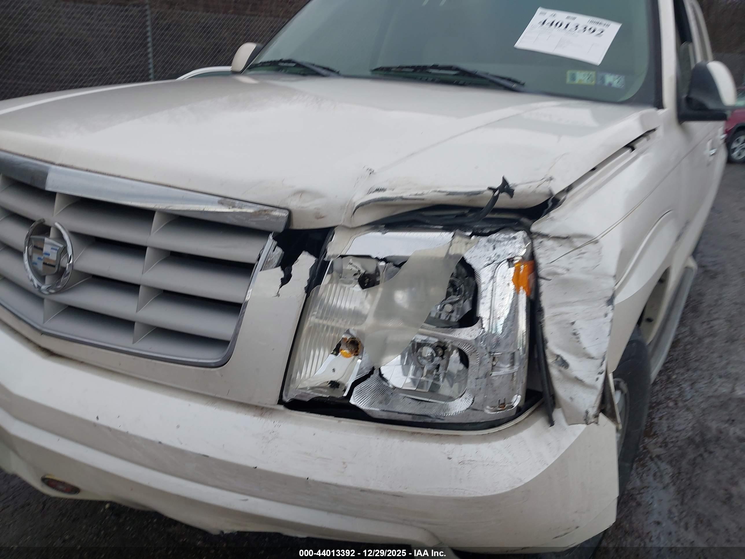 CADILLAC ESCALADE image 6