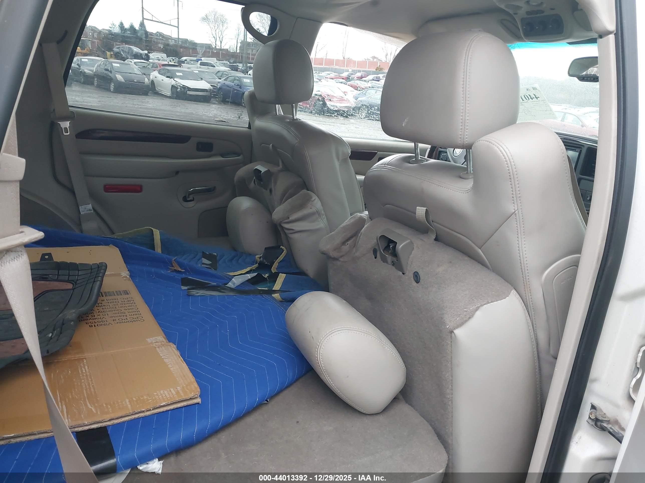 CADILLAC ESCALADE image 8