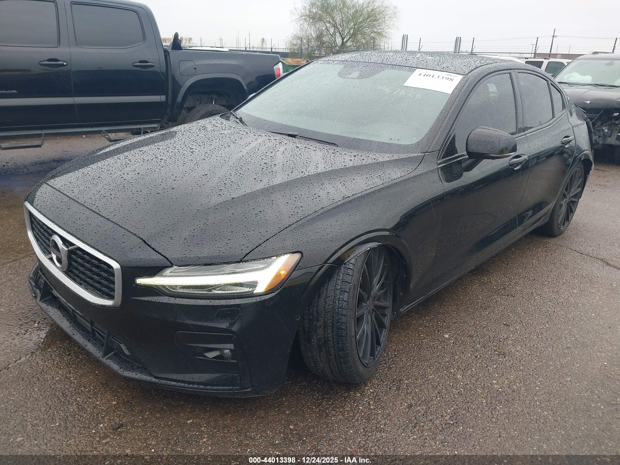 VOLVO S60 image 2